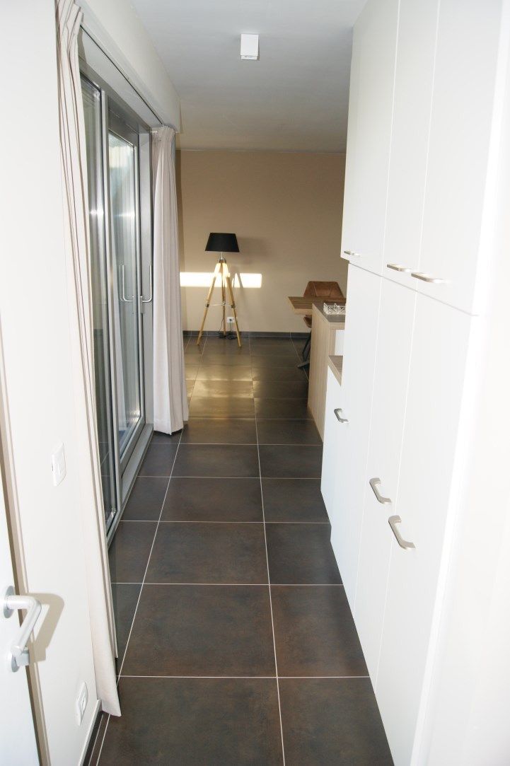 Lichtrijk 2-slp appartement (90 m²) met ruim zonneterras en autostaanplaats. foto 9