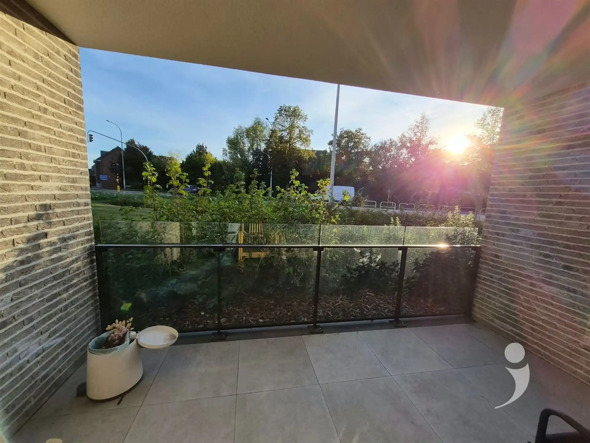 Recent gelijkvloers appartement met staanplaats voor de wagen foto 9