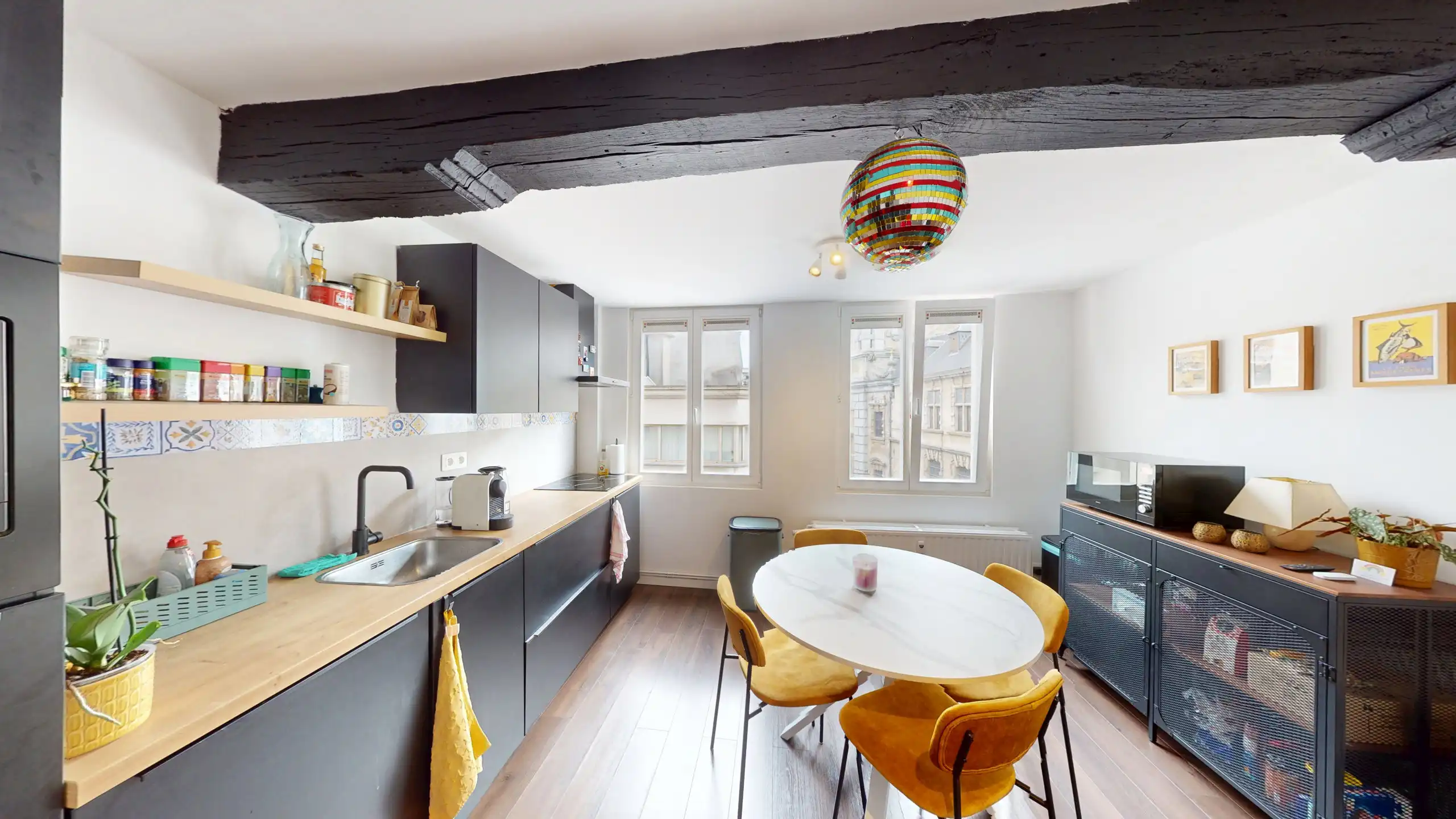 ANTWERPEN - Twee slaapkamer appartement foto 4