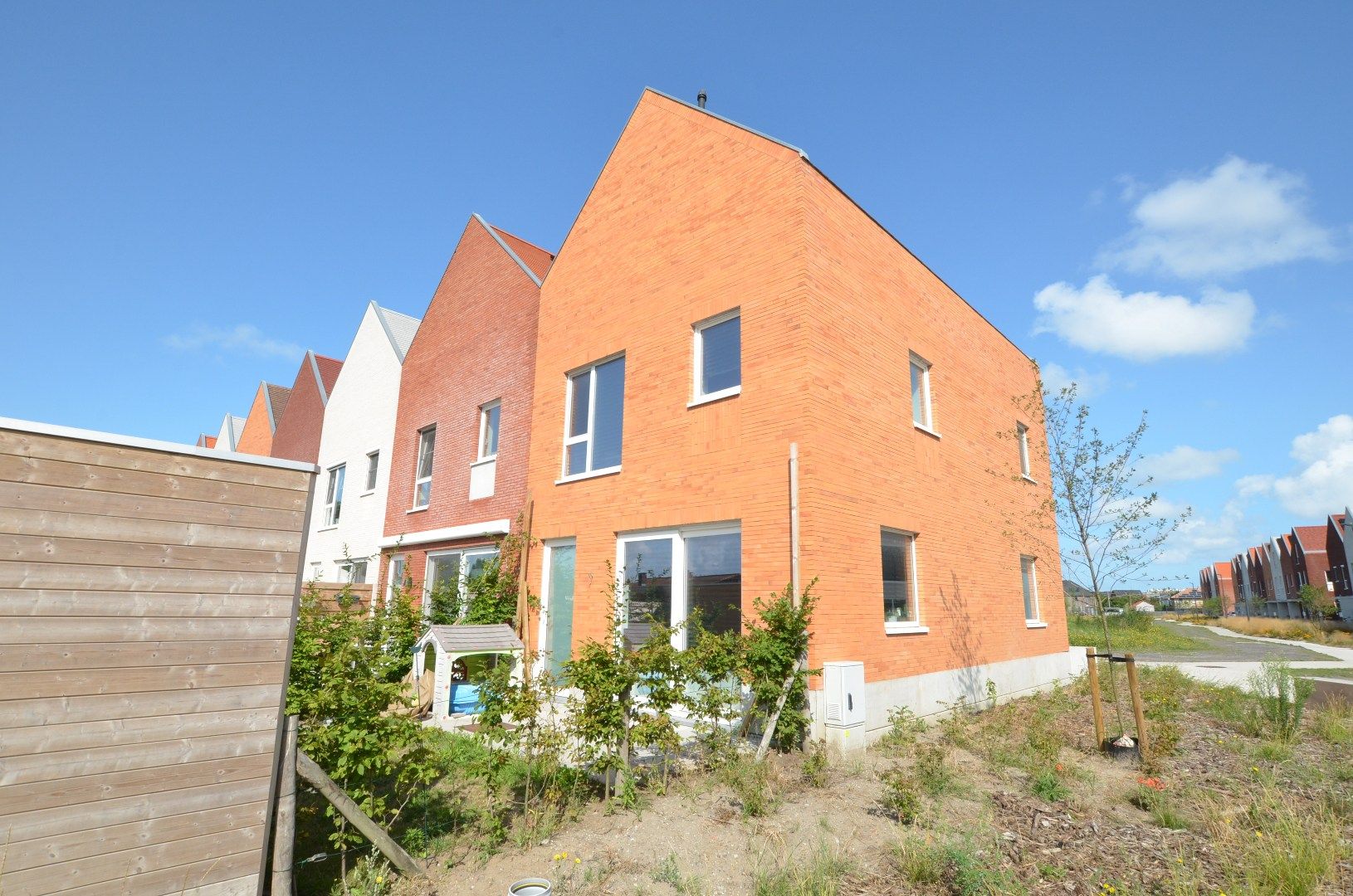 Woning met 2 auto-staanplaatsen foto 16