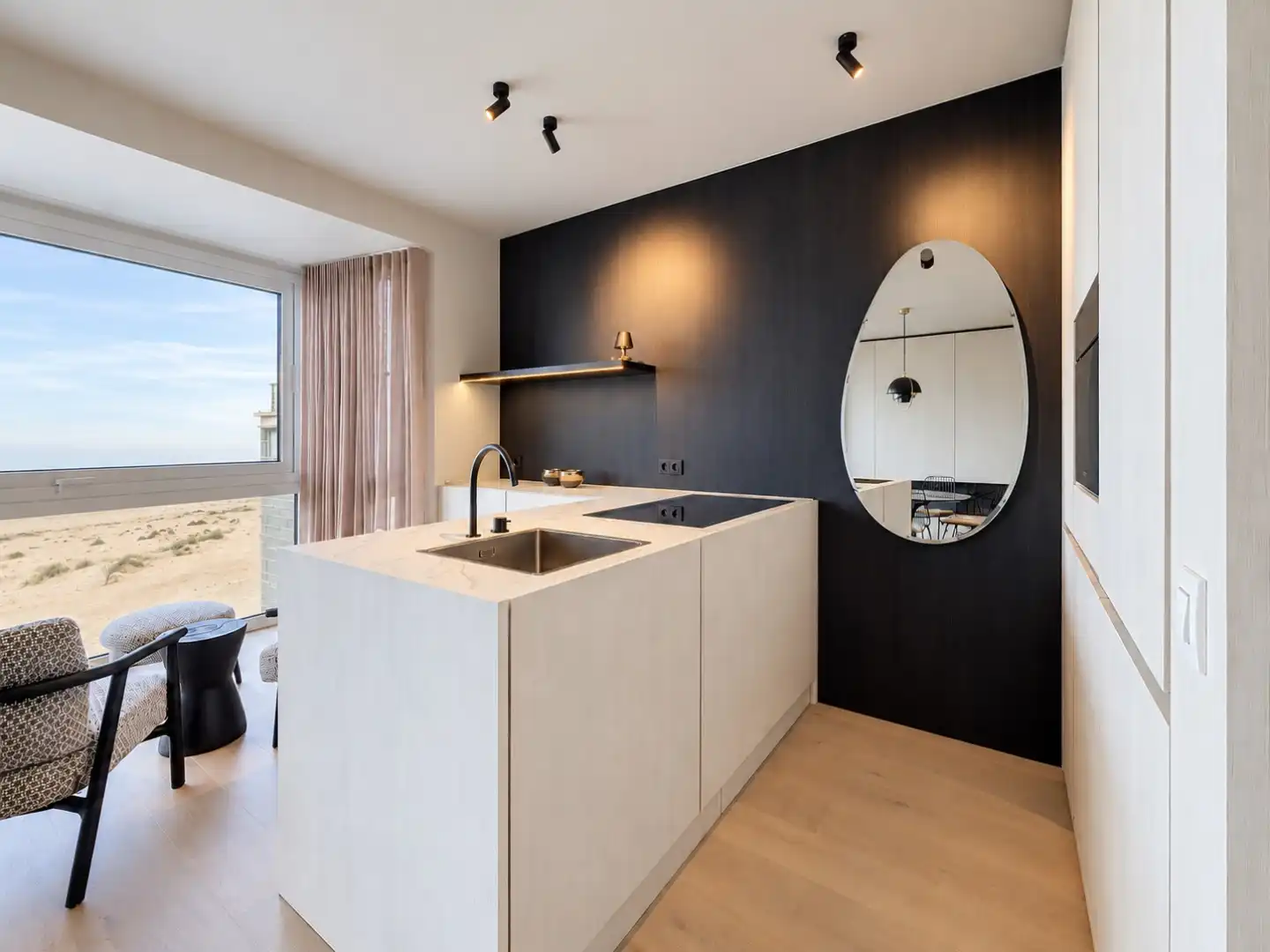 Luxueus gerenoveerd appartement met 3 slaapkamers en frontaal zeezicht te Oostduinkerke foto 3