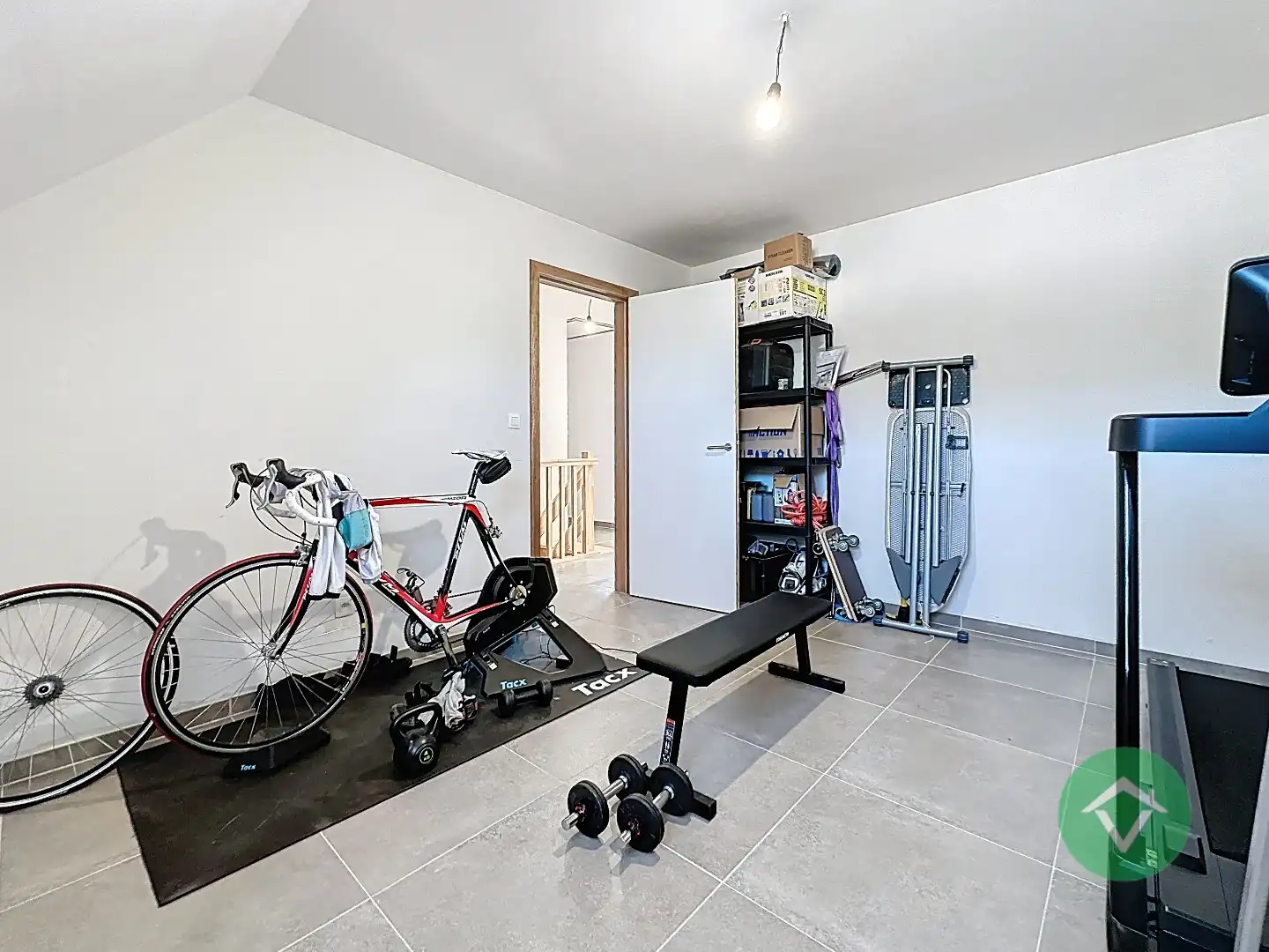 Moderne nieuwbouw tussenwoning met drie slaapkamers en garage in Moere foto 18