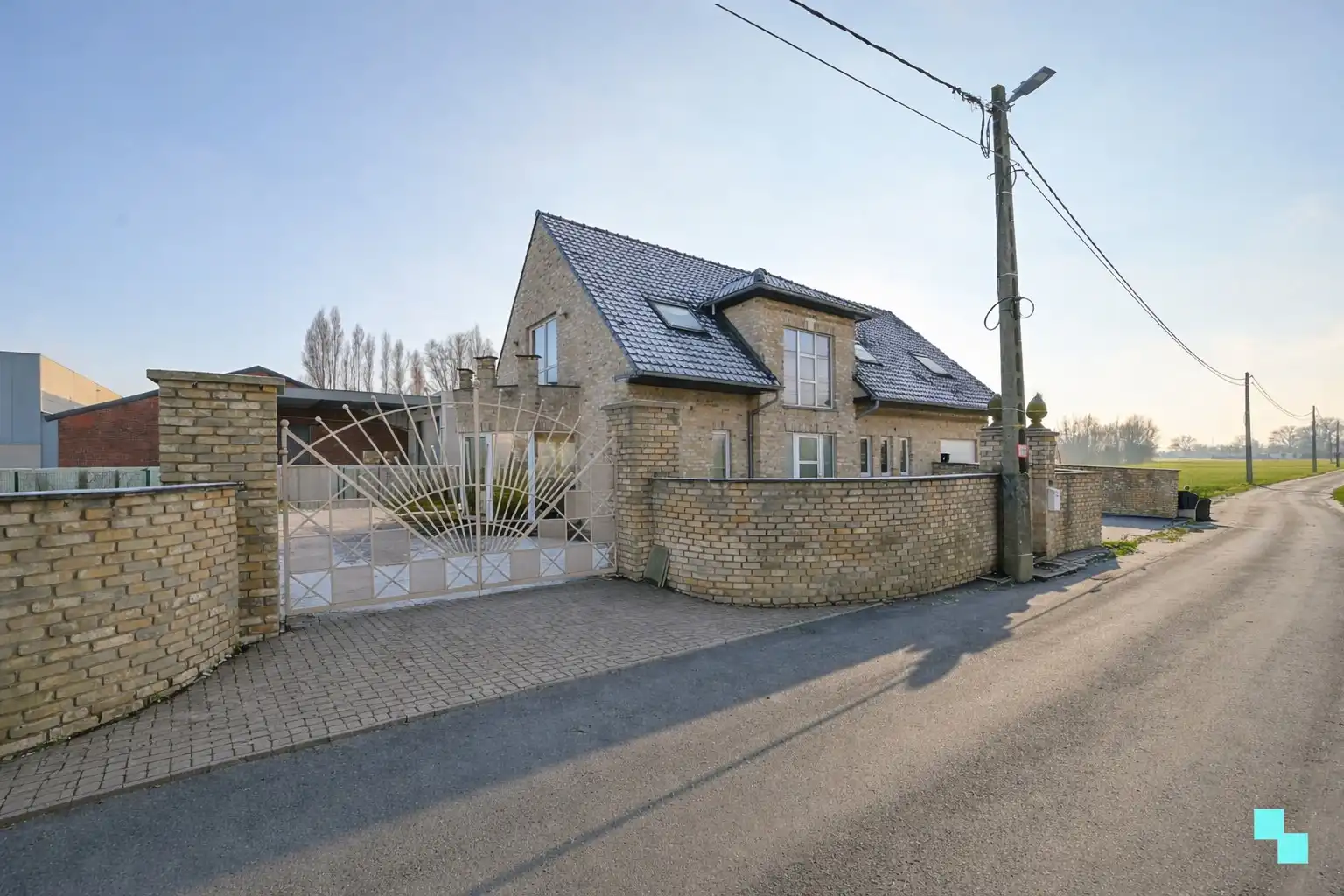 Vrijstaande woning op een afgelegen weg in Desselgem! foto 2