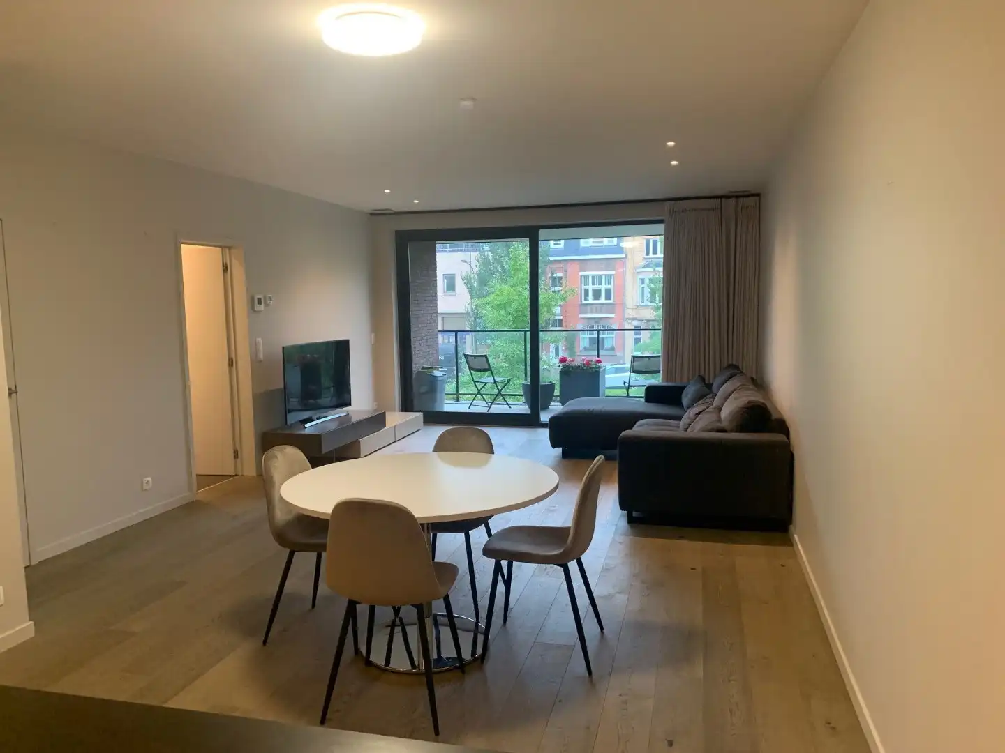 Ongemeubeld tweeslaapkamerappartement met berging én garagebox - prachtige ligging in Stil Ende Brugge foto 7