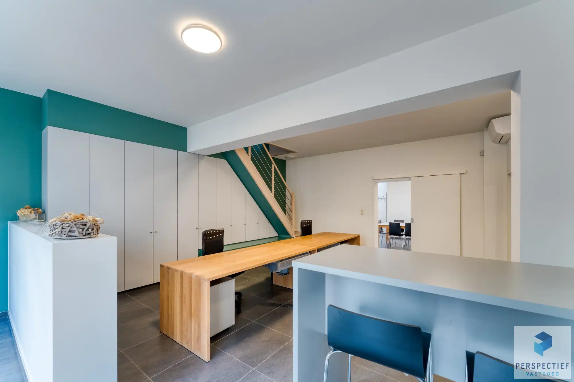 Veelzijdig handelshuis/kantoorgebouw foto 4