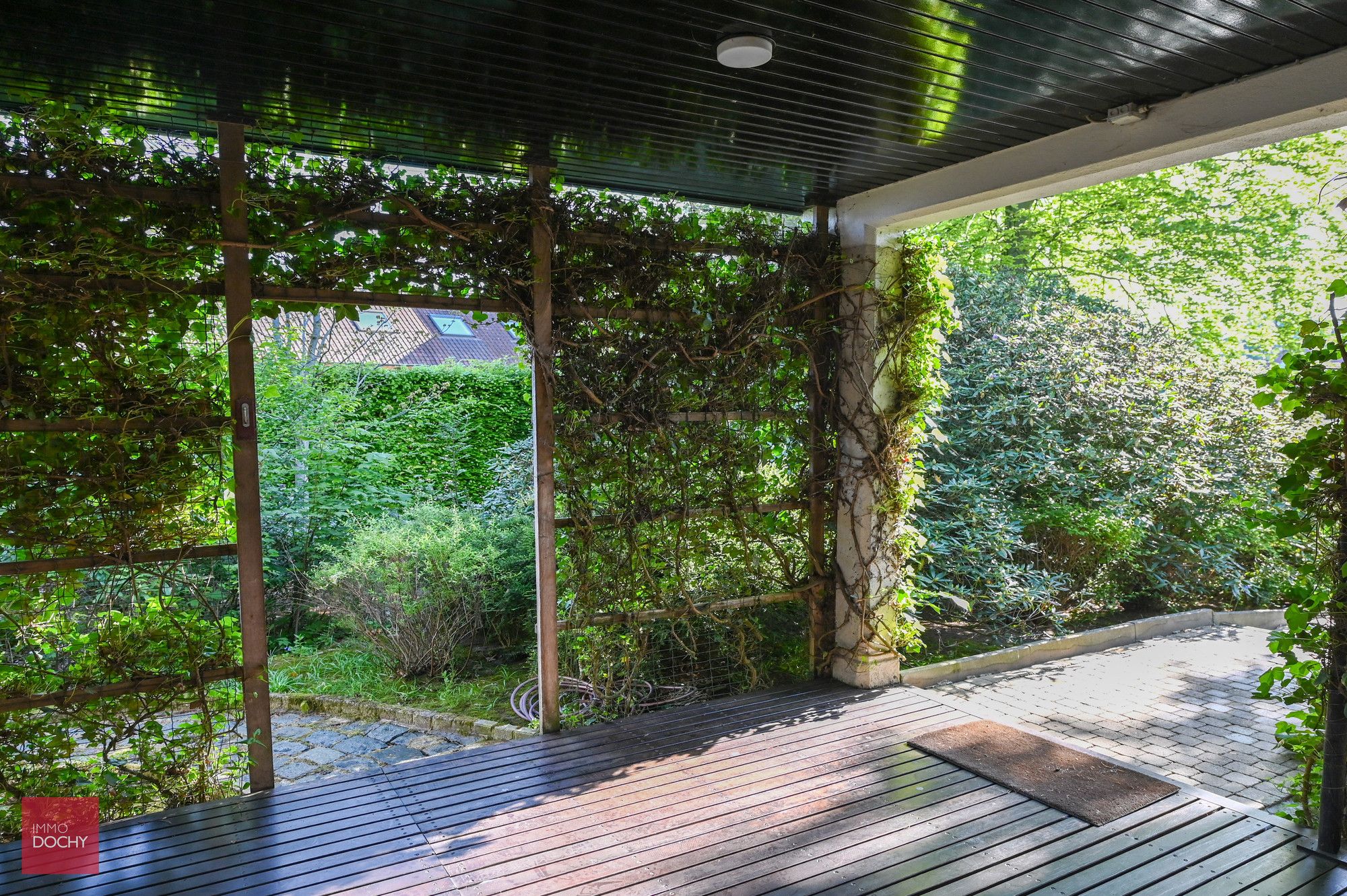 Ruime villa met prachtige tuin foto 11
