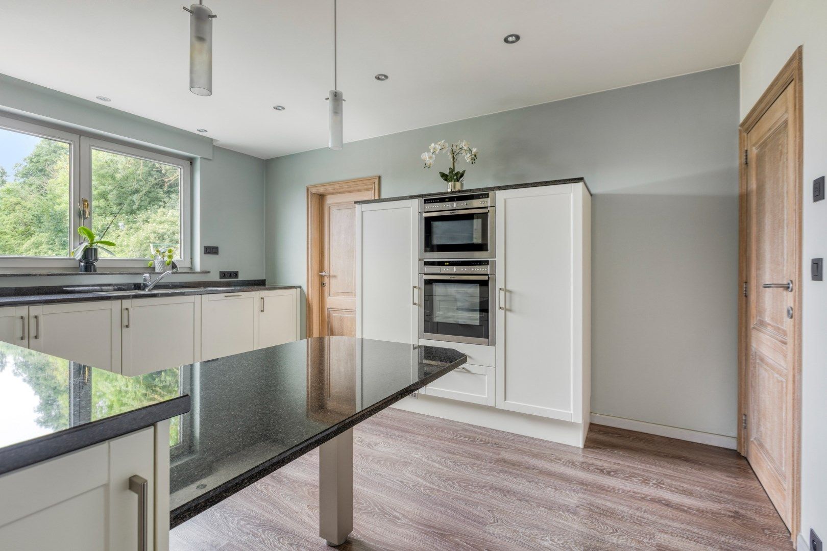 Instapklare woning met prachtig aangelegde tuin foto 12