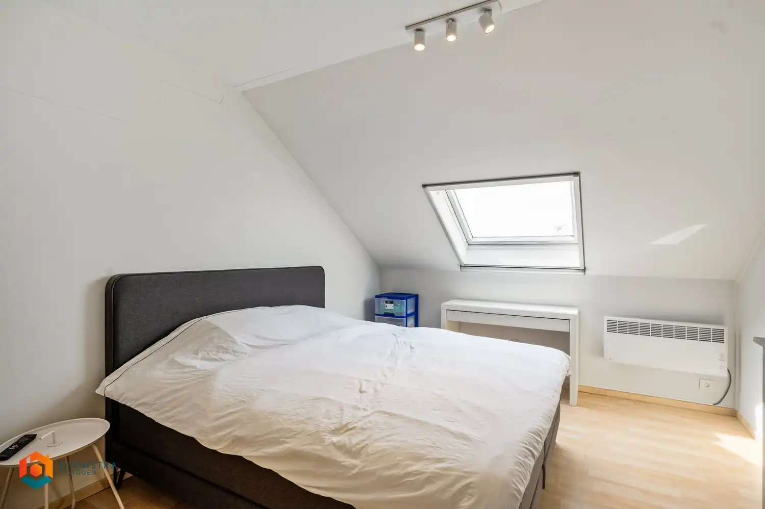 Ruim 3 slpkr app met terras, autostaanplaats en 2 garages foto 17