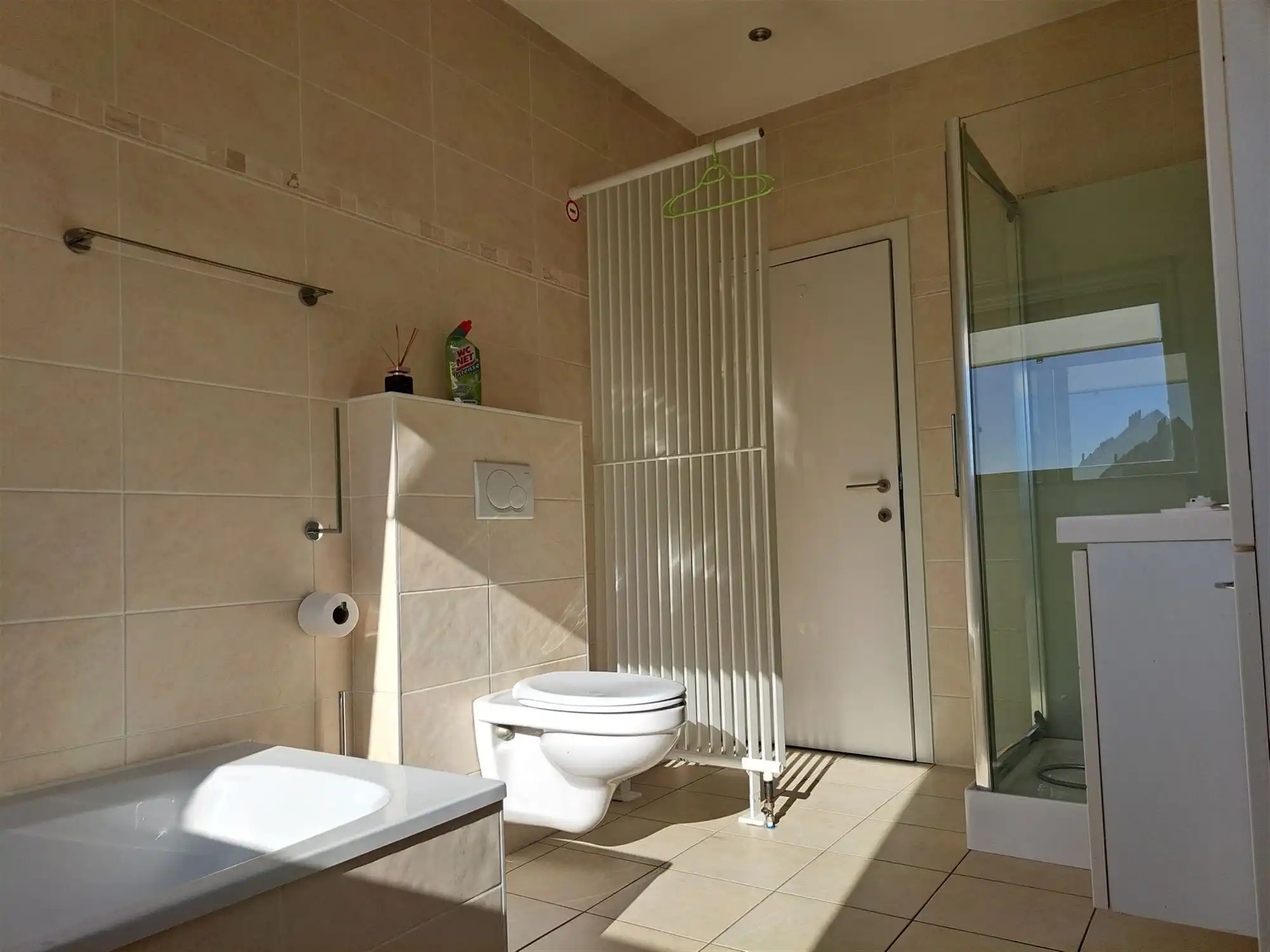 Ruim en lichtrijk dakappartement met 2 slaapkamers en ondergrondse autostaanplaats foto 6