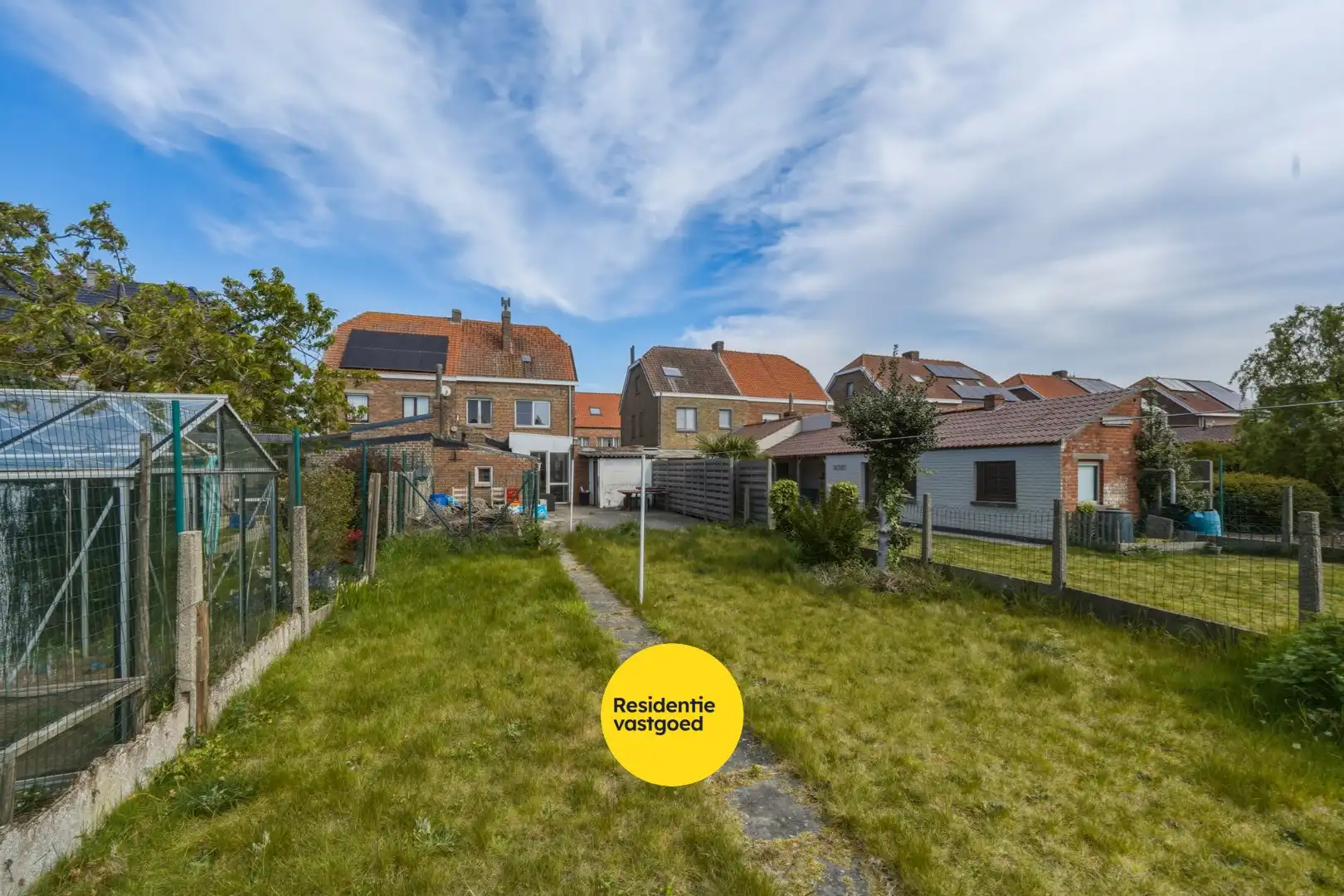 Ruime gezinswoning met tuin en garage nabij centrum Oudenburg foto 16