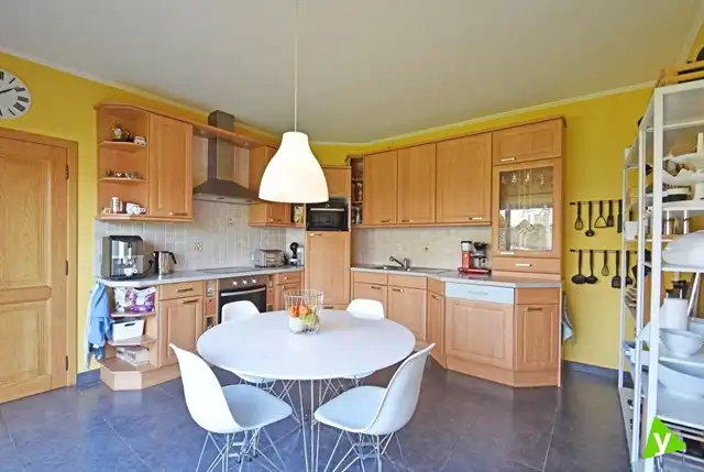 Ruime gezinswoning gelegen met tuin net buiten het centrum van Eeklo! foto 7