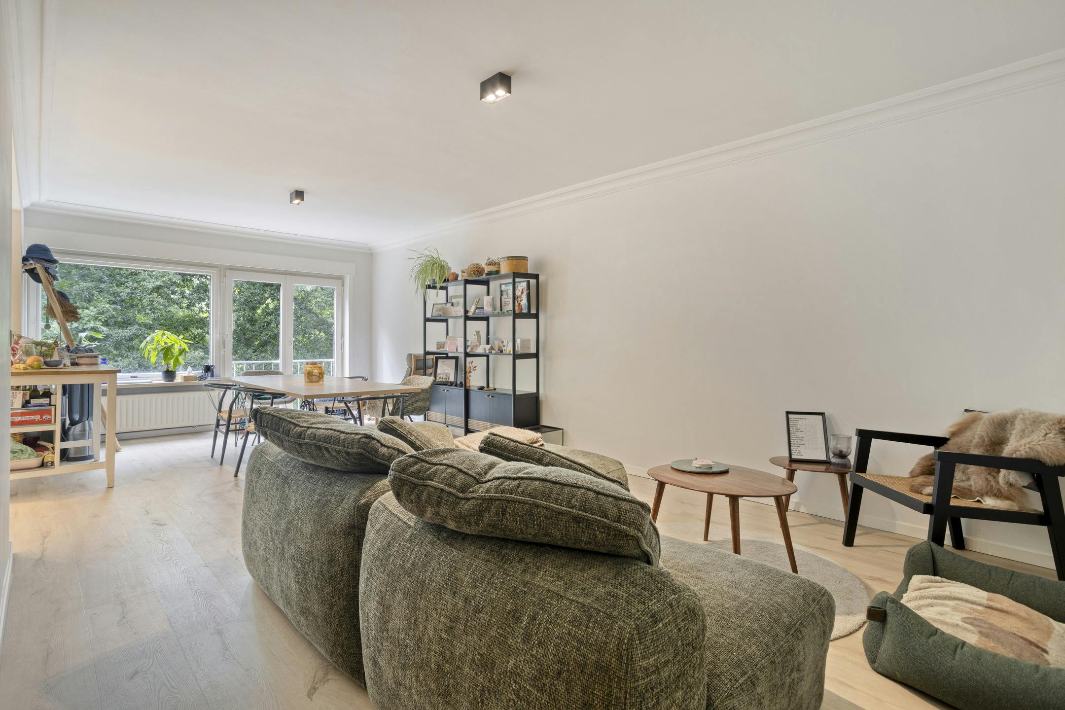 Gerenoveerd Appartement te koop in Brugge met 2 slaapkamers foto {{pictureIndex}}