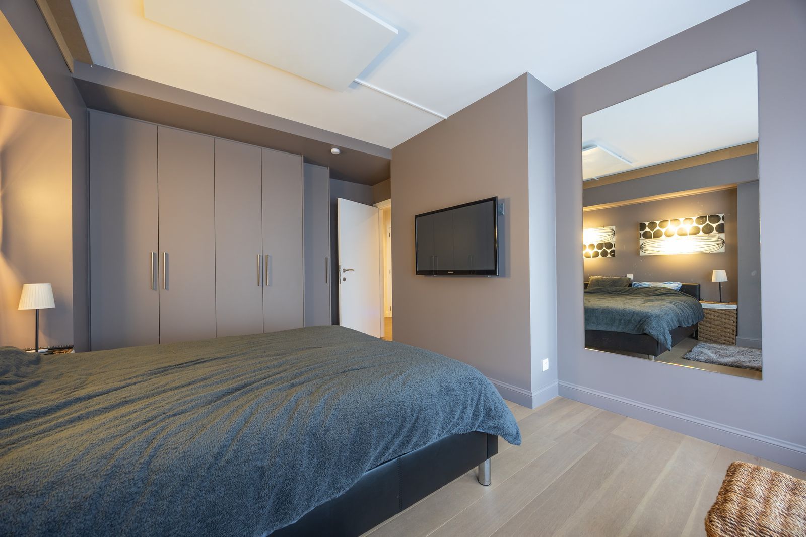 Fenomenaal gerenoveerd hoekappartement met 2 slpk pal aan het strand foto 9