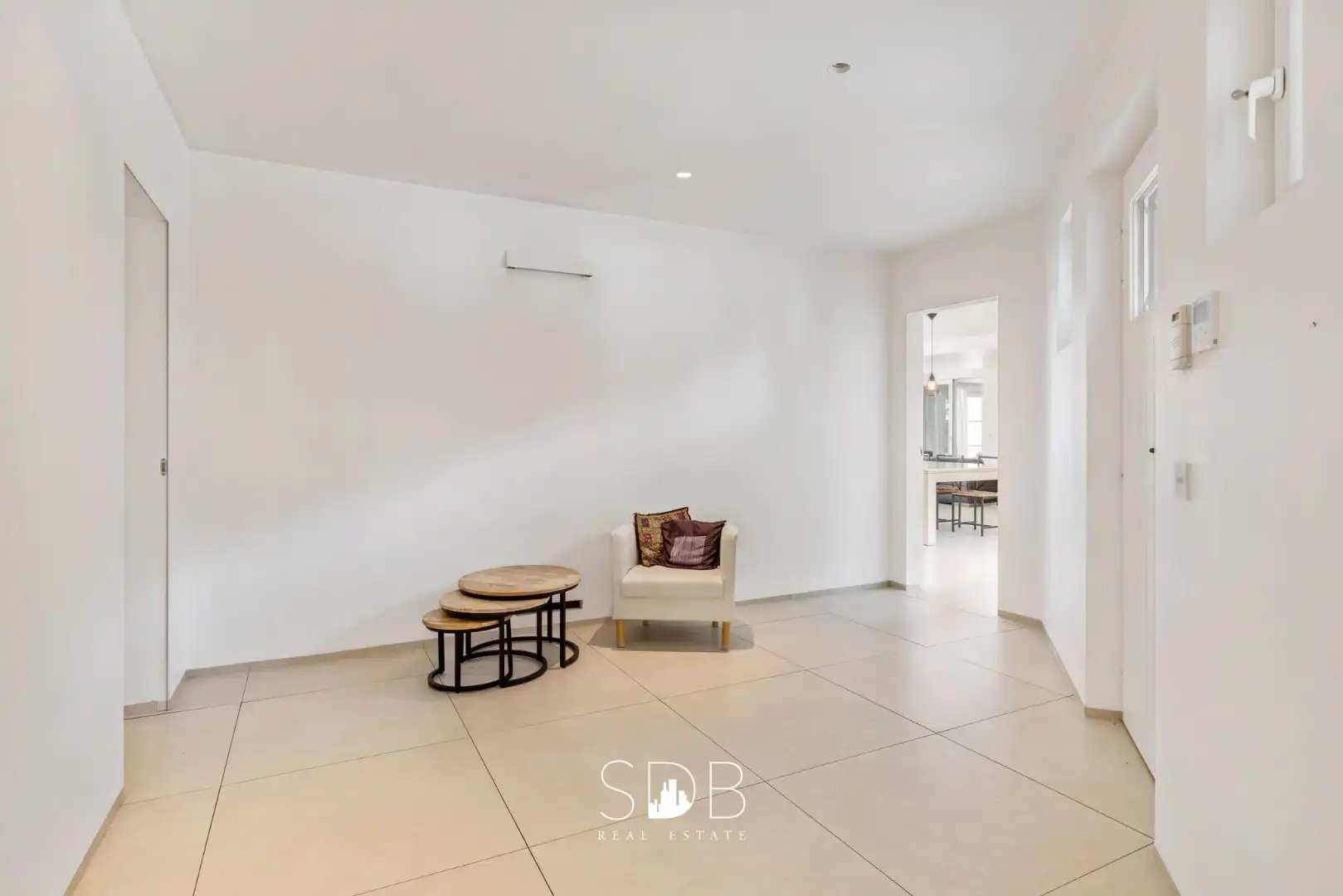 Prachtige villa met zwembad, paardenstallen, paddock en grasland op 1,3HA foto 7