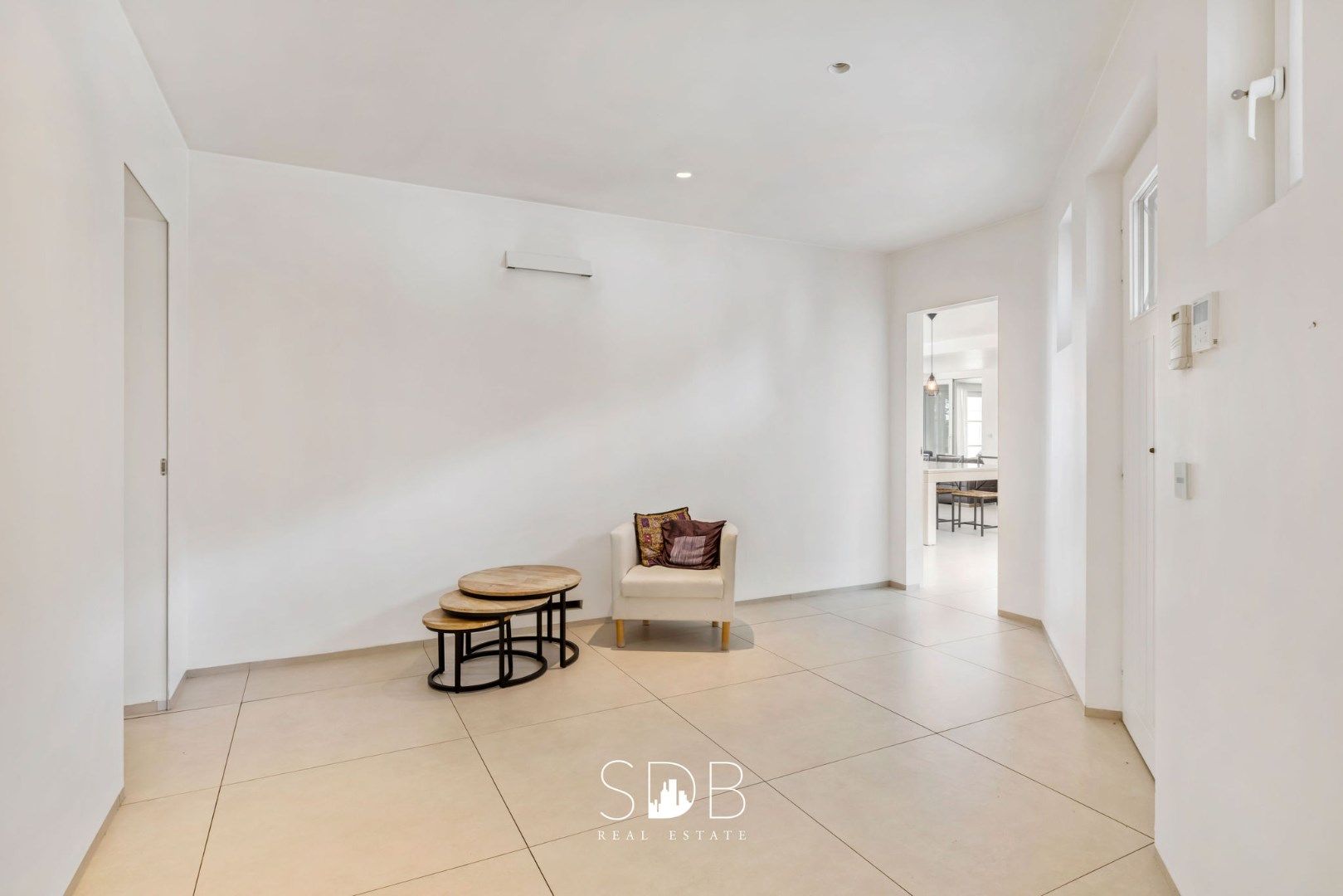 Prachtige villa met zwembad, paardenstallen, paddock en grasland op 1,3HA foto 7