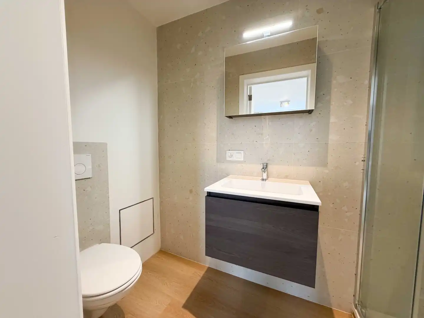 Vernieuwde studentenkamer eigen sanitair foto 6