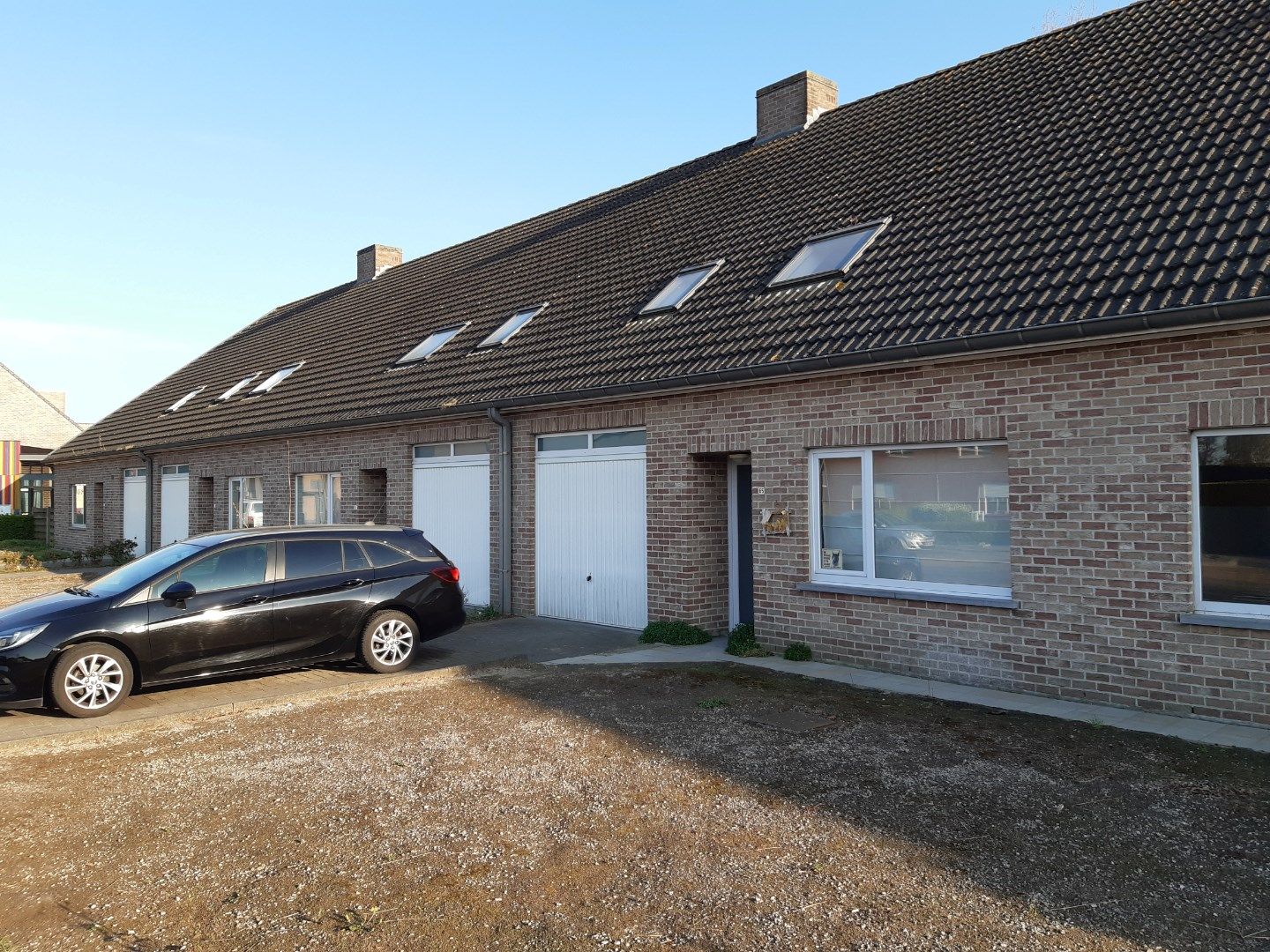 Ruime woning (4 slaapkamers) met garage foto {{pictureIndex}}