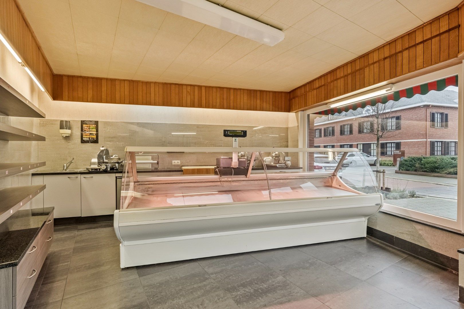 Ruime handelswoning met 6 SLPKS en garage in Mol-centrum ! foto 3