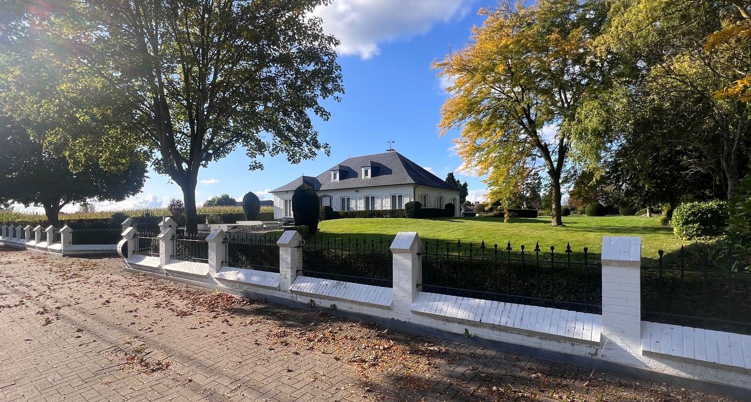 Klassevolle villa op een absolute zichtlocatie op een schitterend perceel met royale frontbreedte foto 3