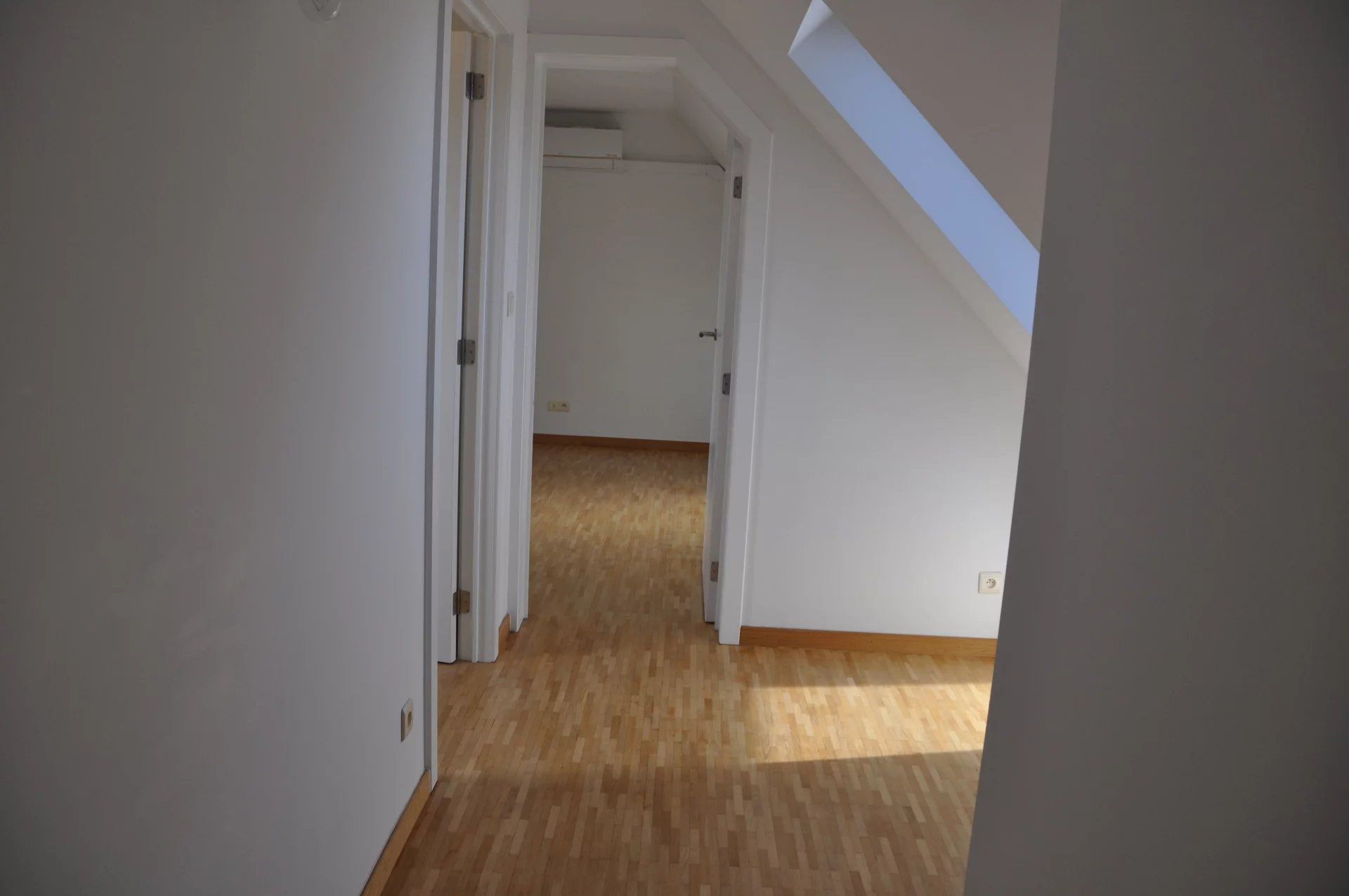 INSTAPKLAAR EN GEZELLIG DUPLEX-APPARTEMENT MET 2 SLPK'S NABIJ CENTRUM HASSELT foto 12