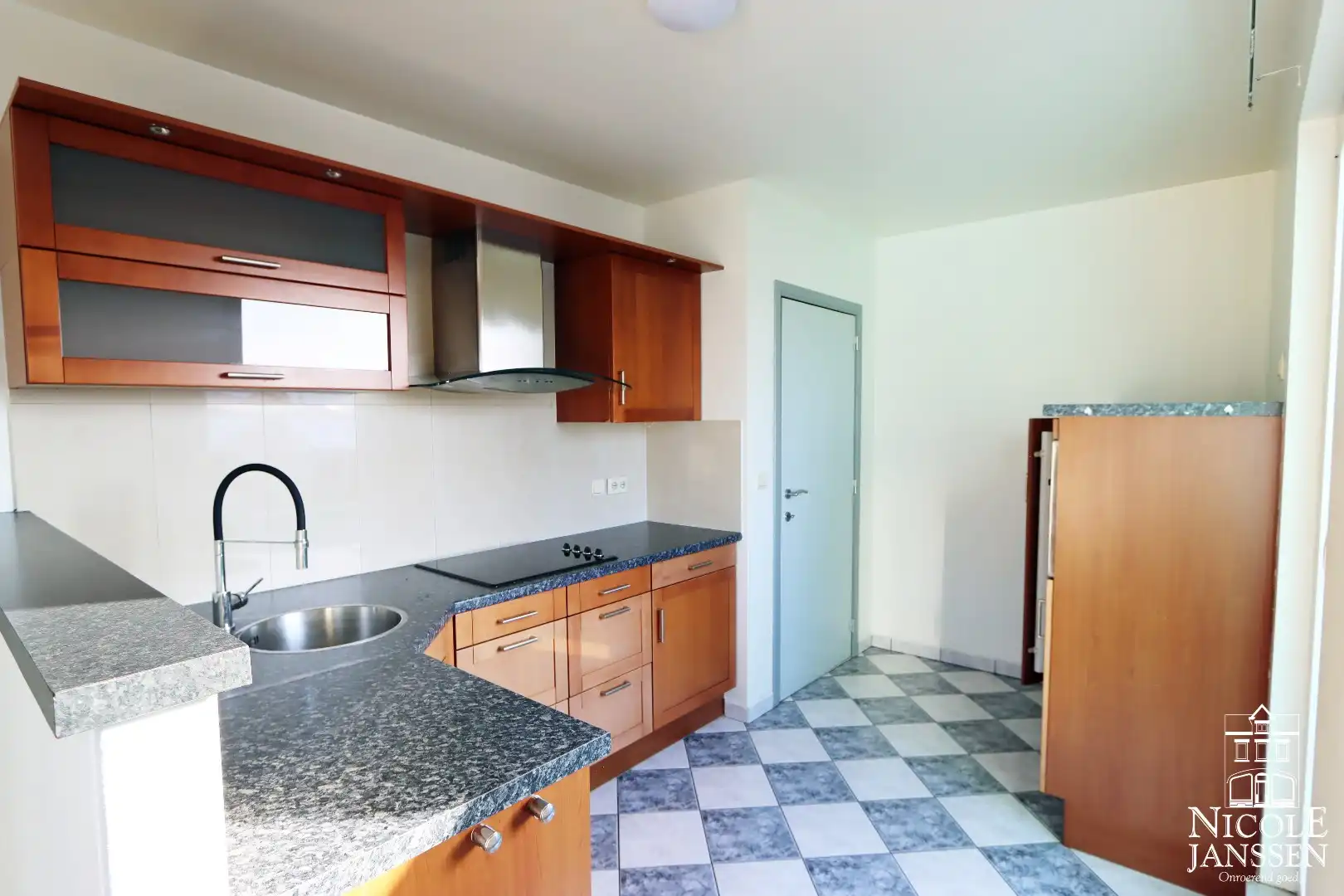 Instapklaar ruim duplex-appartement met 2 slaapkamers en dubbele garage foto 6