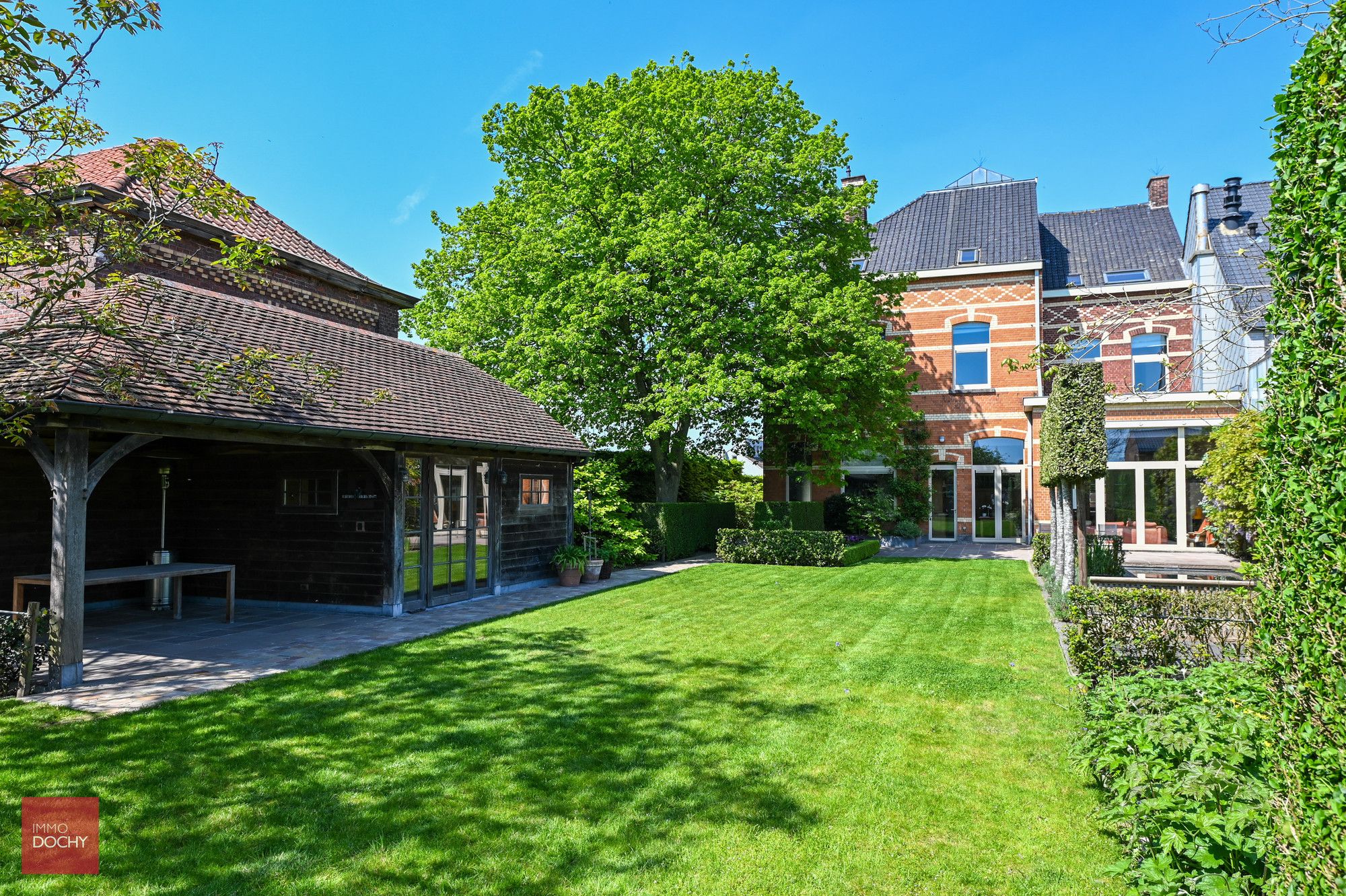 Ruim karaktervol herenhuis met zwembad foto 5