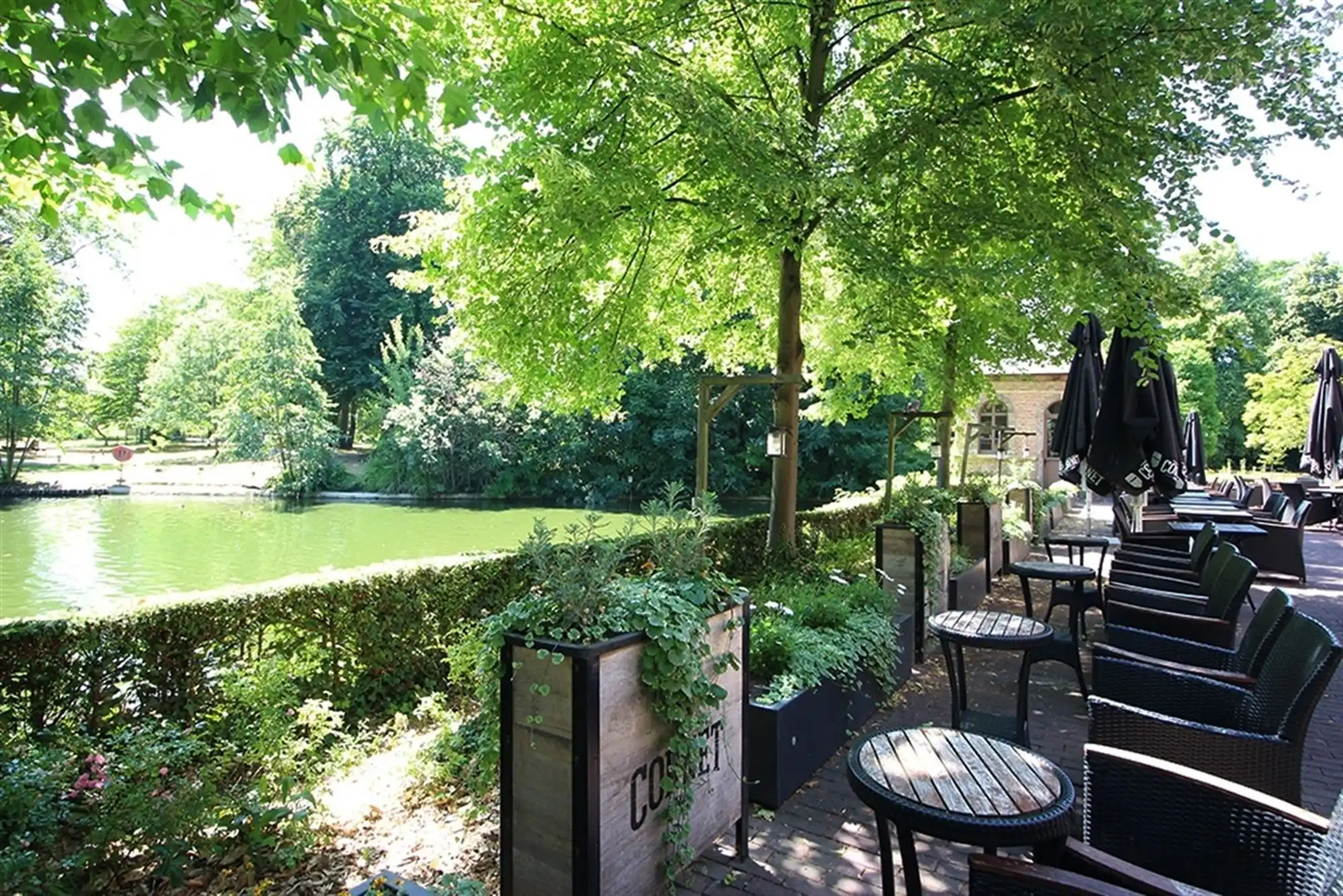 Kasteel Walburg met conciërgewoning en koetshuis in erfpacht  foto 6