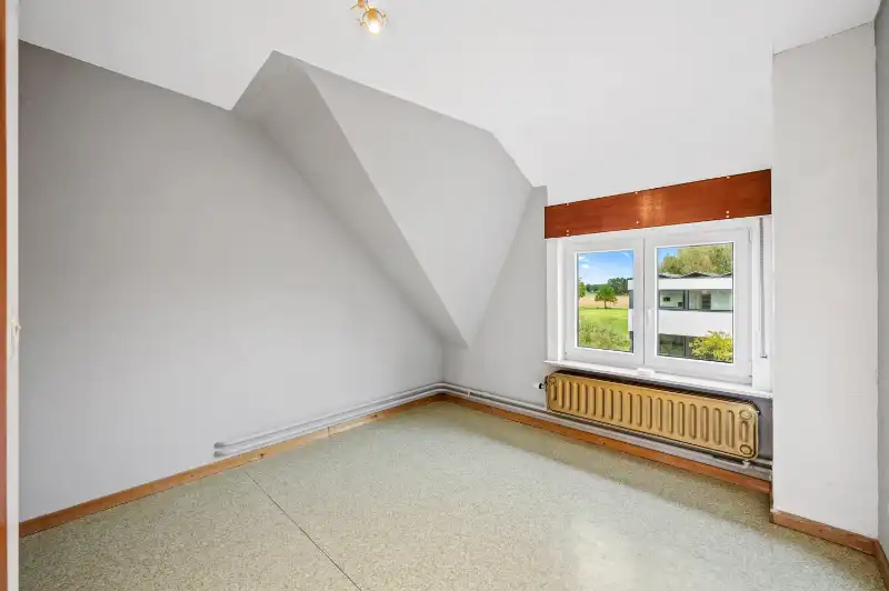 Open bebouwing met 4 slaapkamers. foto 15