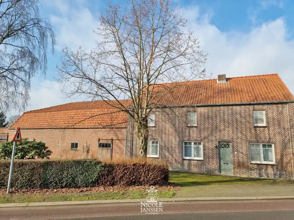 Op te knappen hoevewoning op een mooi perceel met verkavelingsmogelijkheden foto 2