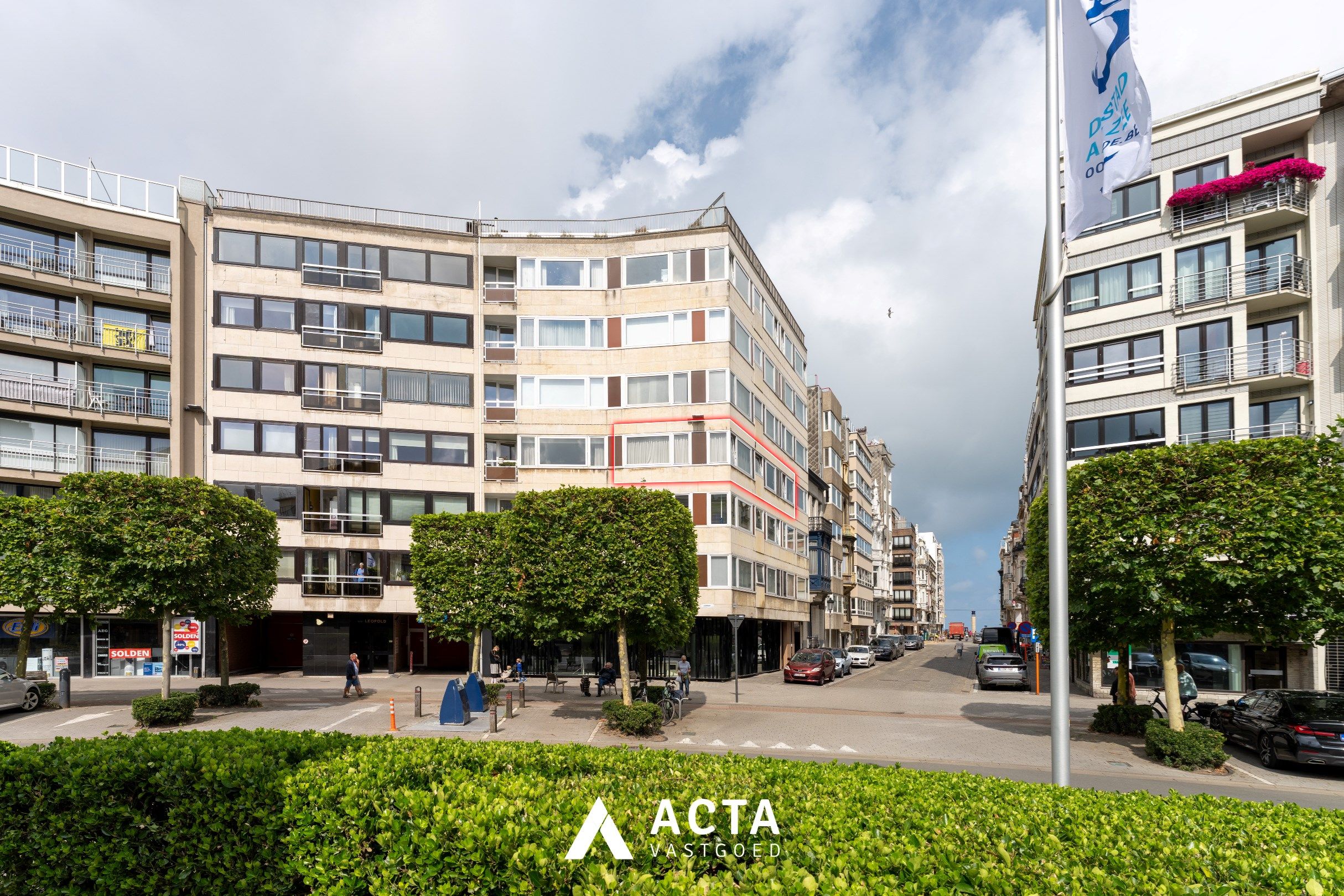 Gerenoveerd 2-slpk appartement op Leopold I Plein foto {{pictureIndex}}