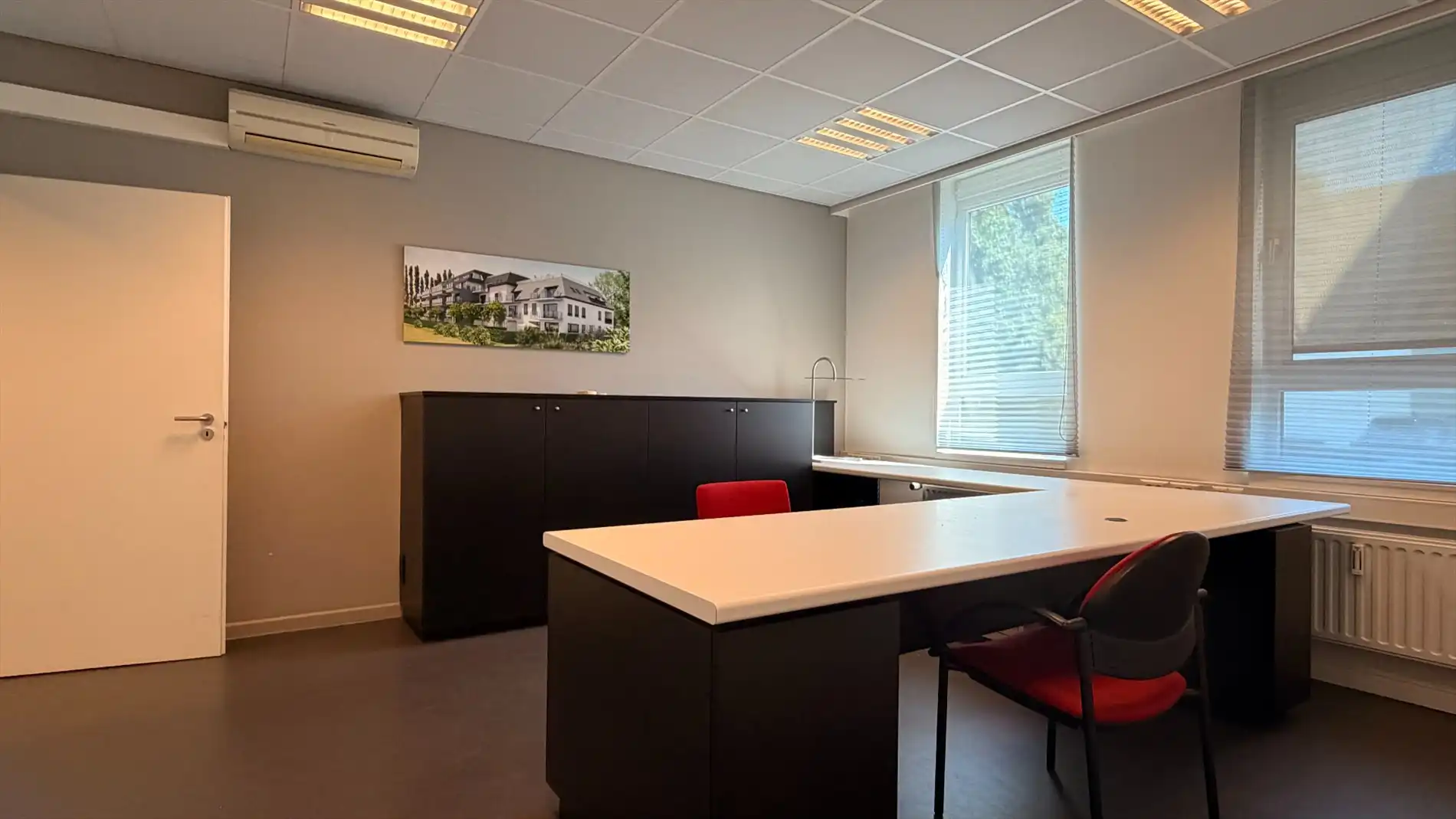 Budgetvriendelijke kantoren met parking te huur in Deurne foto 8