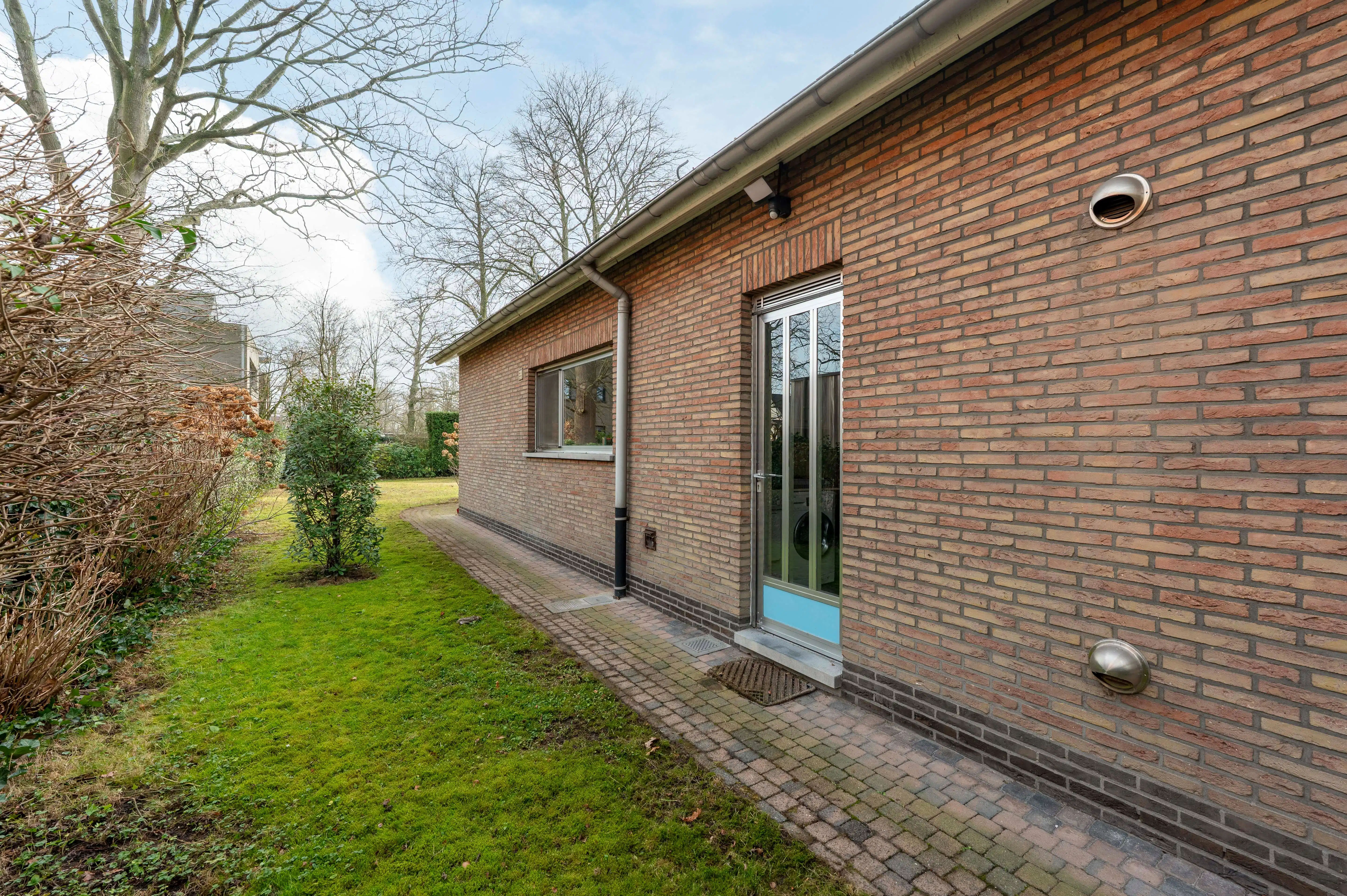 Te renoveren laagbouwvilla in een gegeerde wijk in Ekeren! foto 22