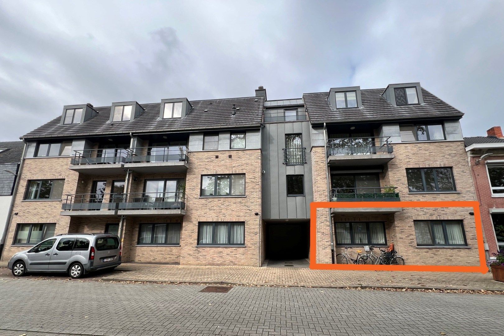 GLVL APPARTEMENT met 2 slpks, terras, garage te koop te Diest  foto {{pictureIndex}}