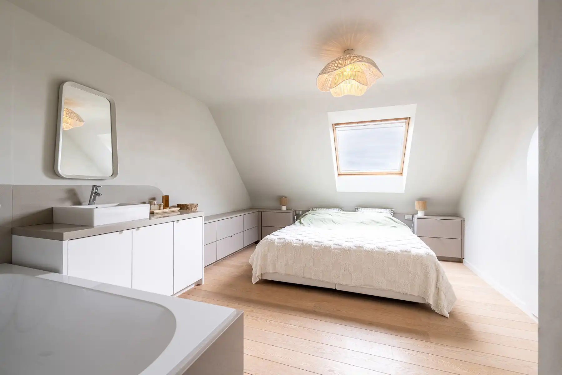 Gemeubeld instapklaar duplexappartement gelegen Lippenslaan foto 20