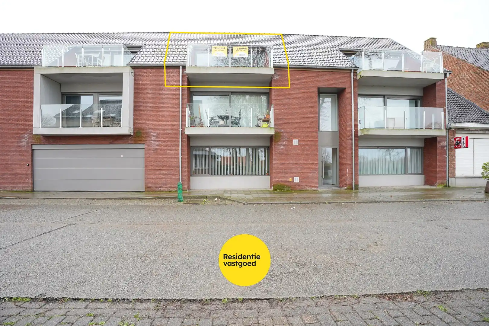 Dakappartement met twee slaapkamers en staanplaats in Ettelgem foto {{pictureIndex}}