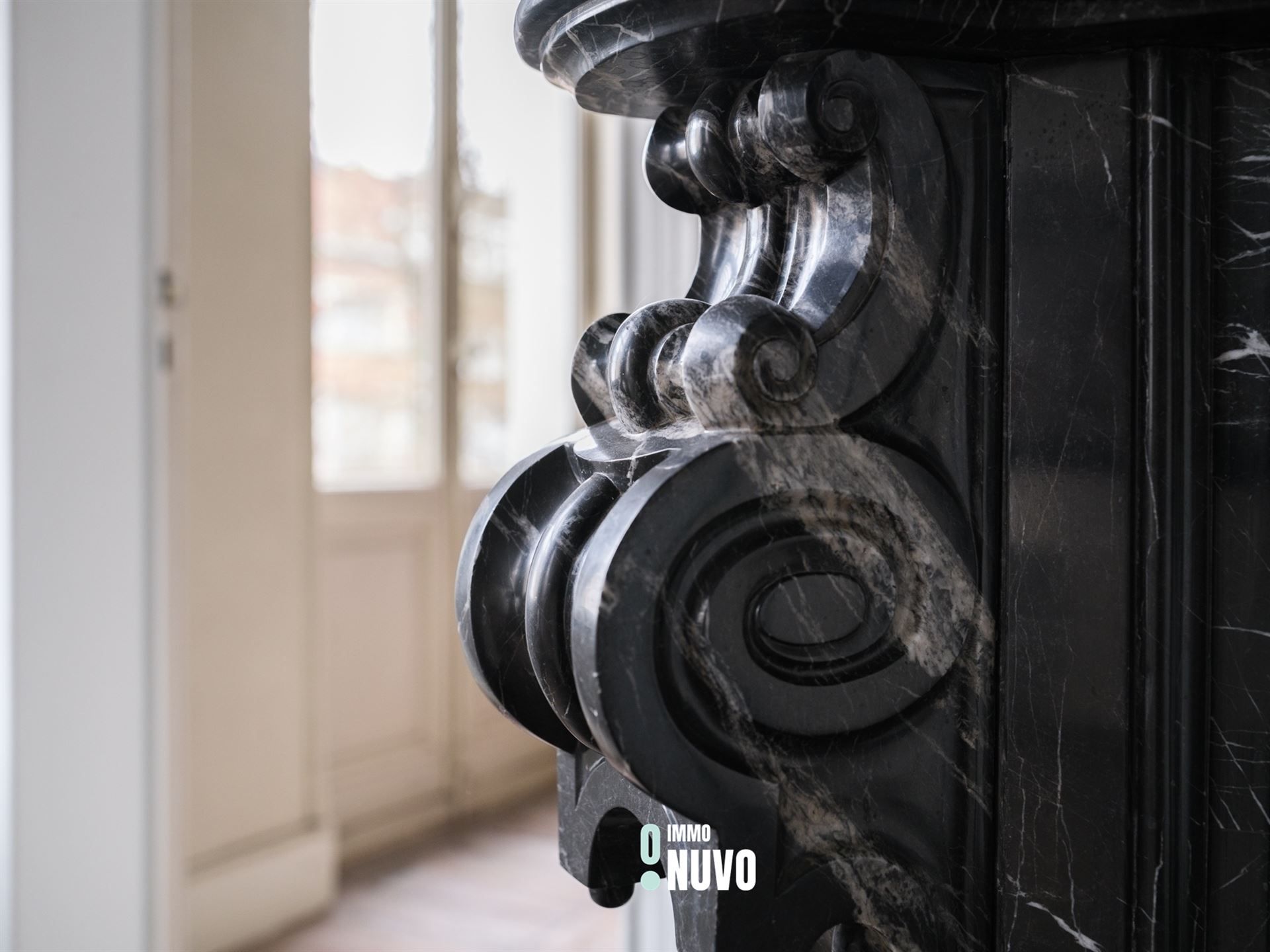 Exclusief herenhuis met handelspand op toplocatie te Aalst foto 14