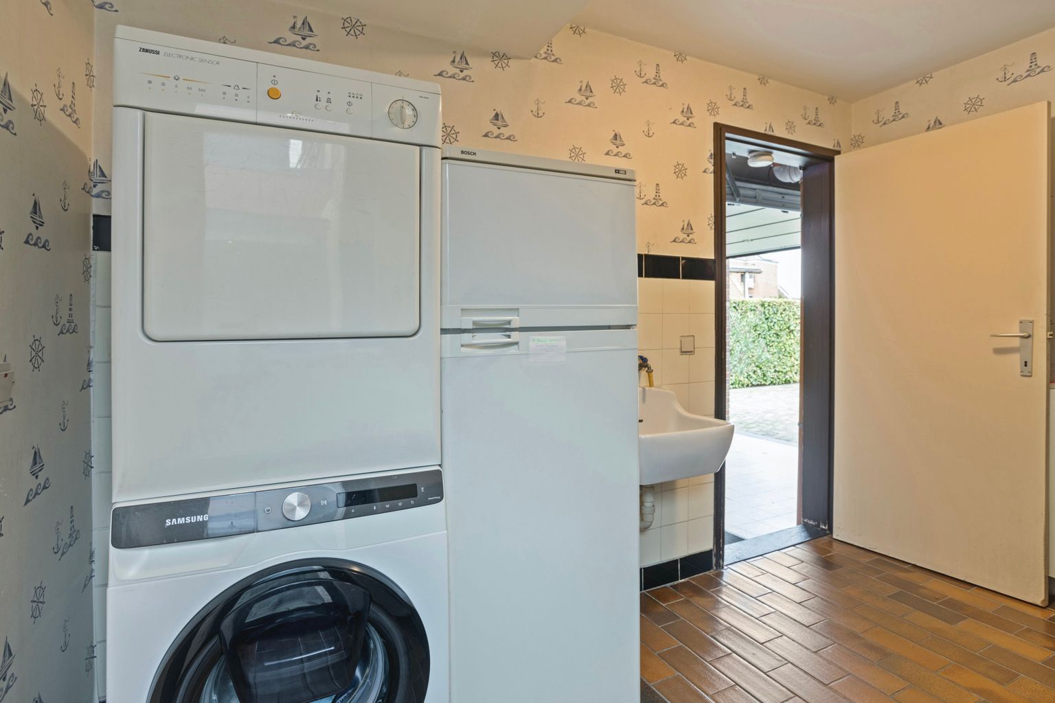 WONING IN DOODLOPENDE STRAAT , GRENZEND AAN NATUURGEBIED foto 13