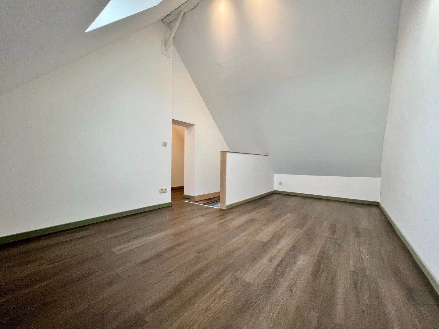 Recent gerenoveerde rijwoning met koer in de dorpskern. PERFECT ALS OPBRENGSTEIGENDOM foto 10