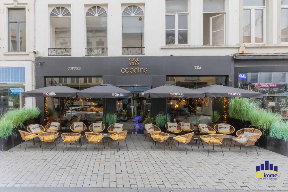 Instapklare lounge-, tapas- en koffiebar over te nemen in centrum Kortrijk foto {{pictureIndex}}