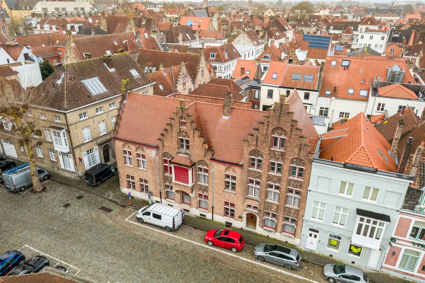 Neogotisch herenhuis op uitzonderlijke locatie foto 27