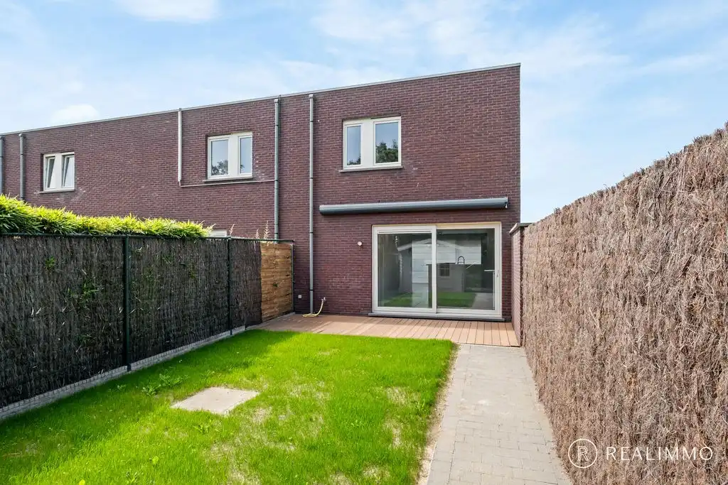 Recente halfopen bebouwing met 3 slaapkamers foto 11