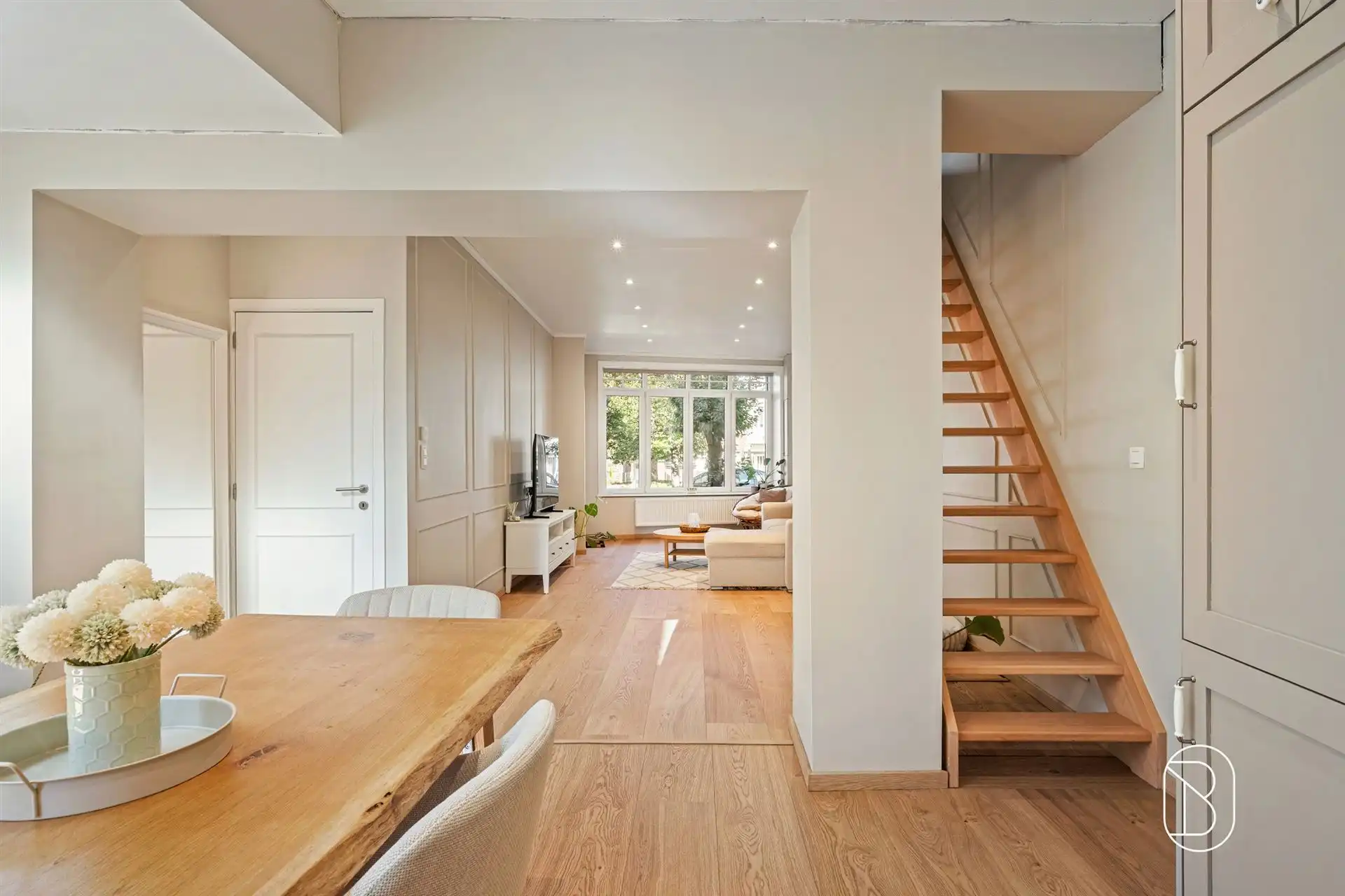 Gerenoveerde opbrengsteigendom bestaande uit 2 appartementen. foto 15