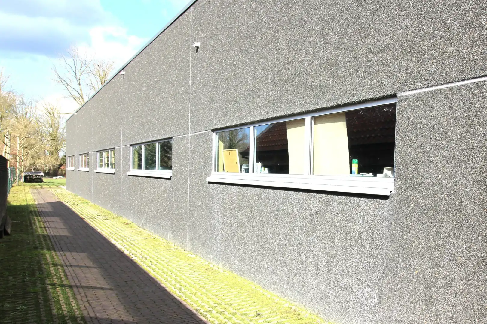 Modern bedrijfsgebouw van 540m² voor atelier- of opslagruimte op een perceel van 1.845m² foto 4