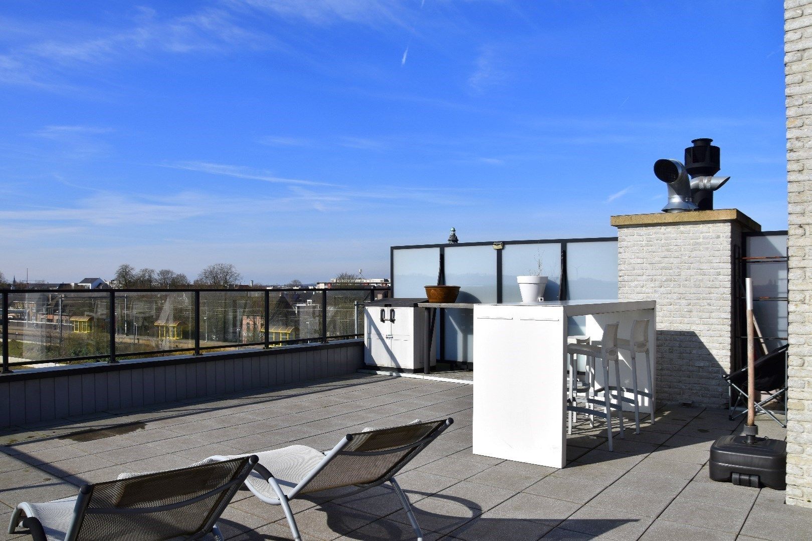 Penthouse (BJ 2018) met 2 slaapkamers en groot terras te koop in Harelbeke foto 12