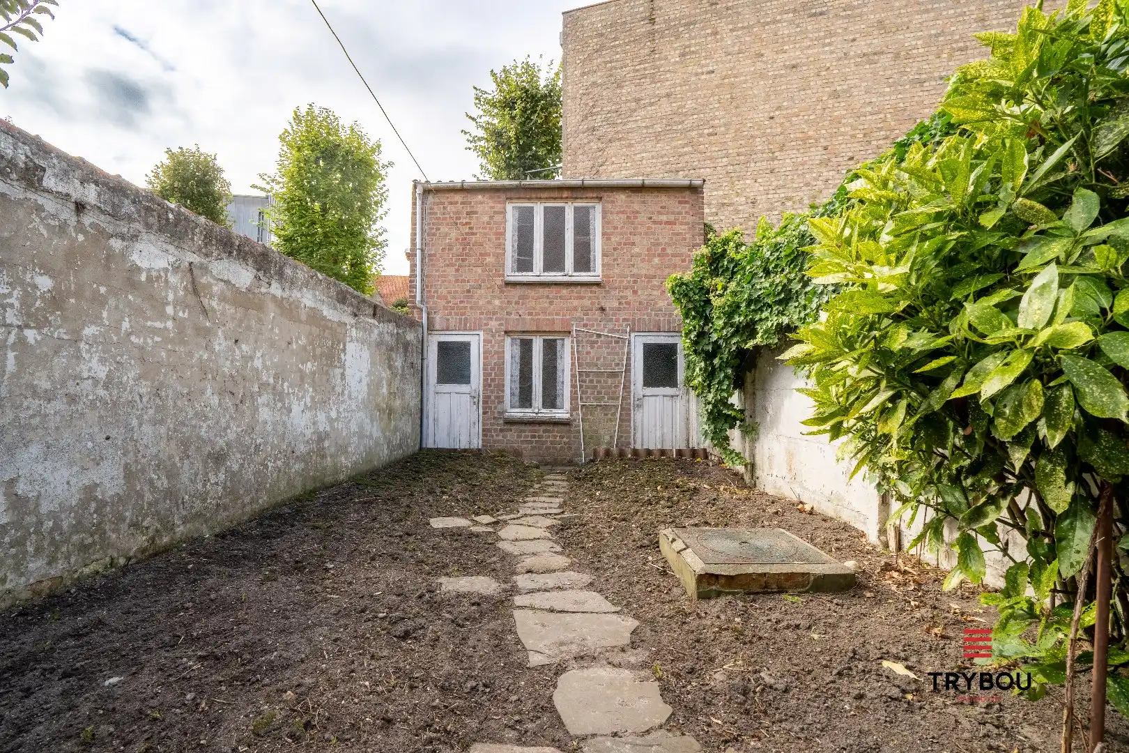 🏠 Te koop in het hart van Diksmuide – Woning met woon-winkelcombinatie en charmant stadstuintje foto 3