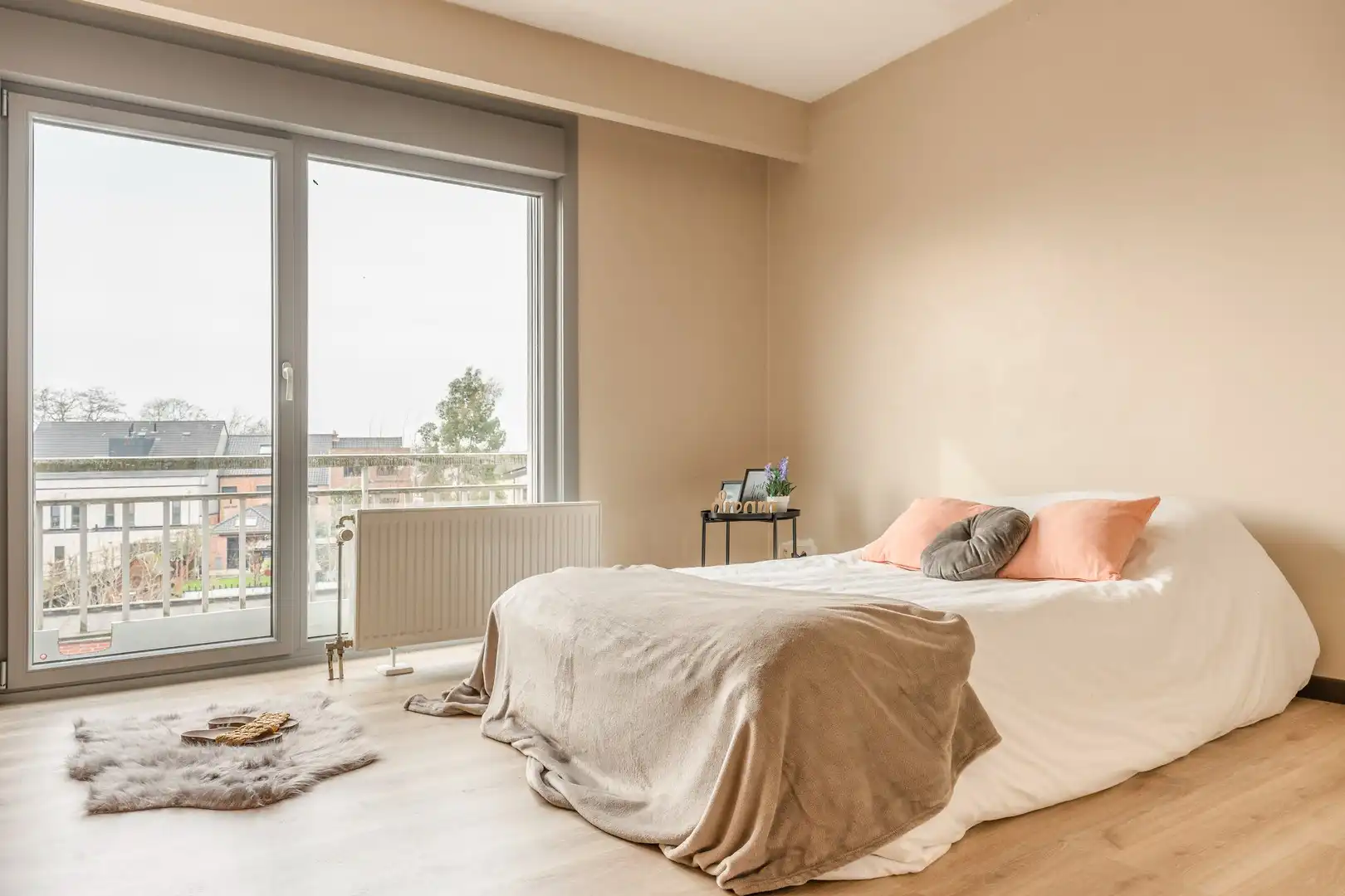 Ruim en lichtrijk appartement met garage foto 10