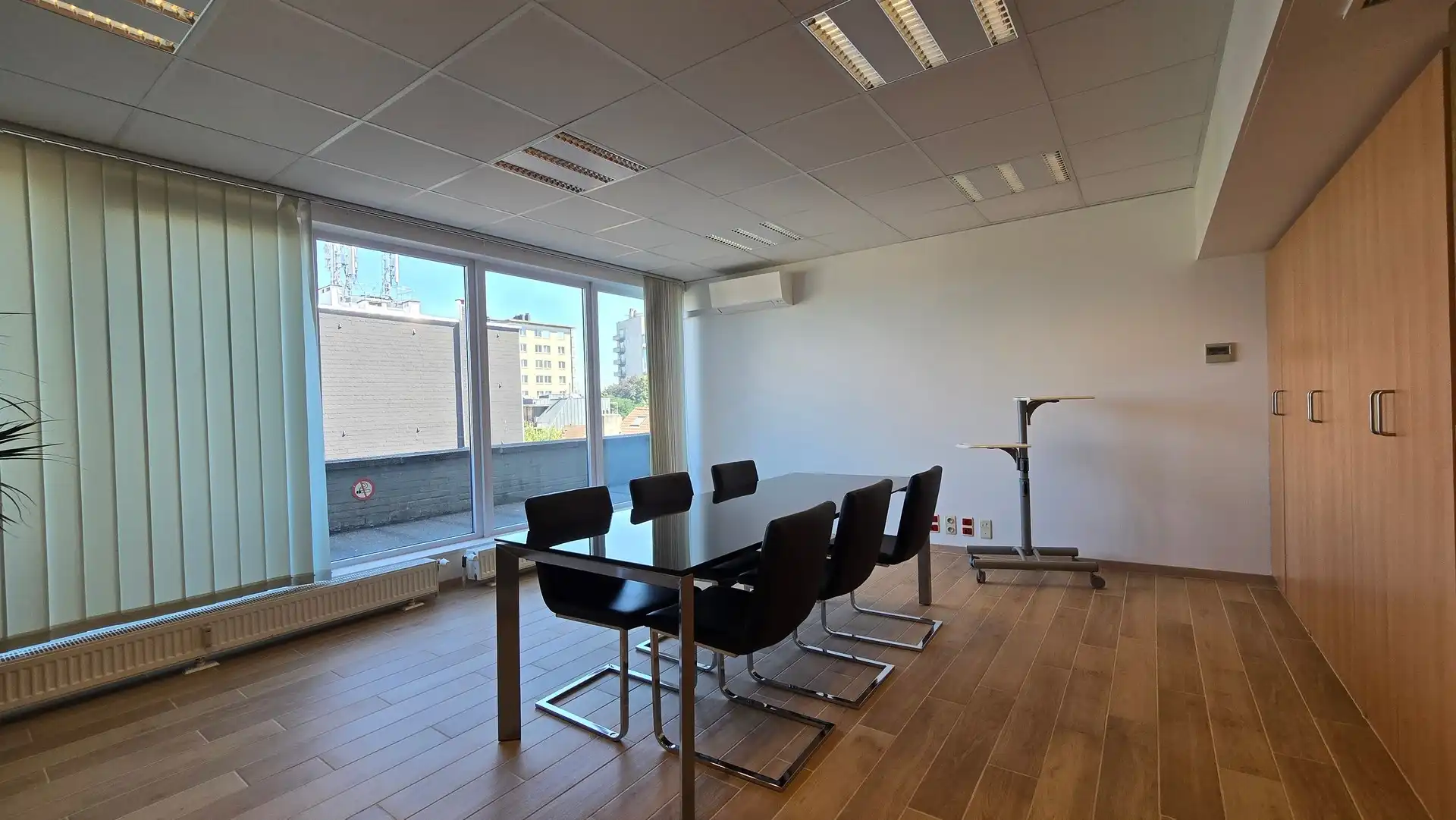 Instapklare kantoorruimte van 241 m²  in Brussel. foto 14