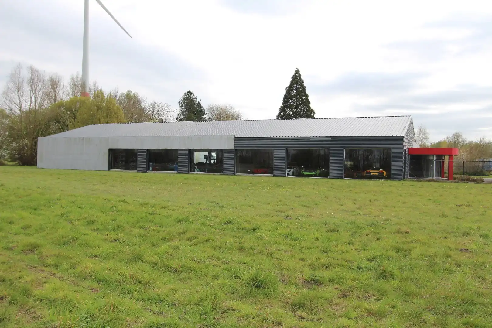 Ruime toonzaal, atelier langs de expressweg Knokke- Antwerpen te Eeklo foto 3