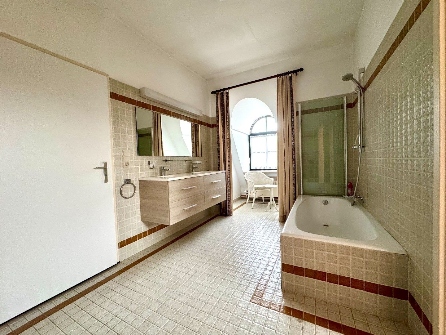ALLEENSTAANDE VILLA MET 4 SLAAPKAMERS, GARAGE EN TUIN foto 5