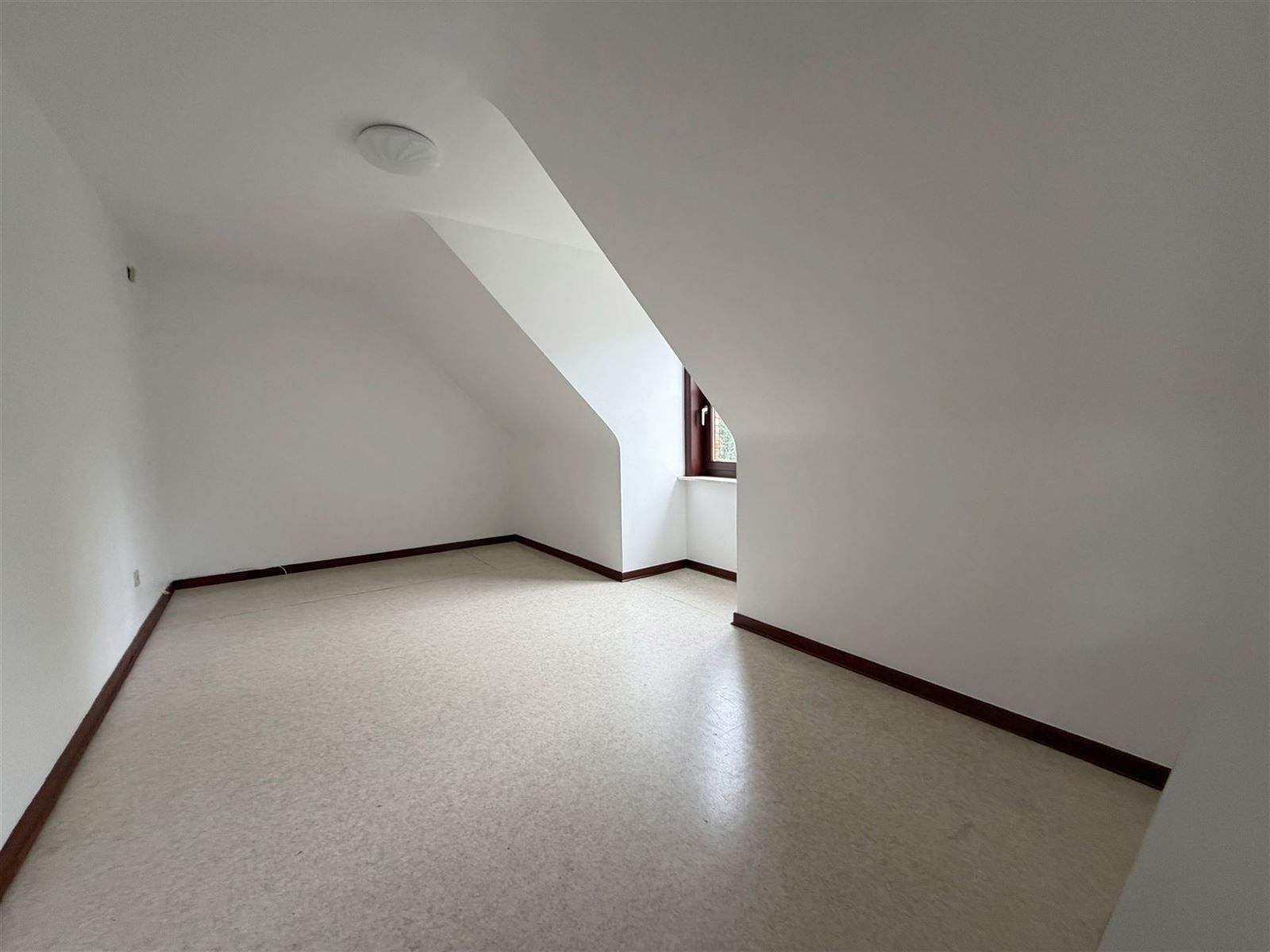 Woning te huur met 3 slaapkamers in rustige wijk foto 13